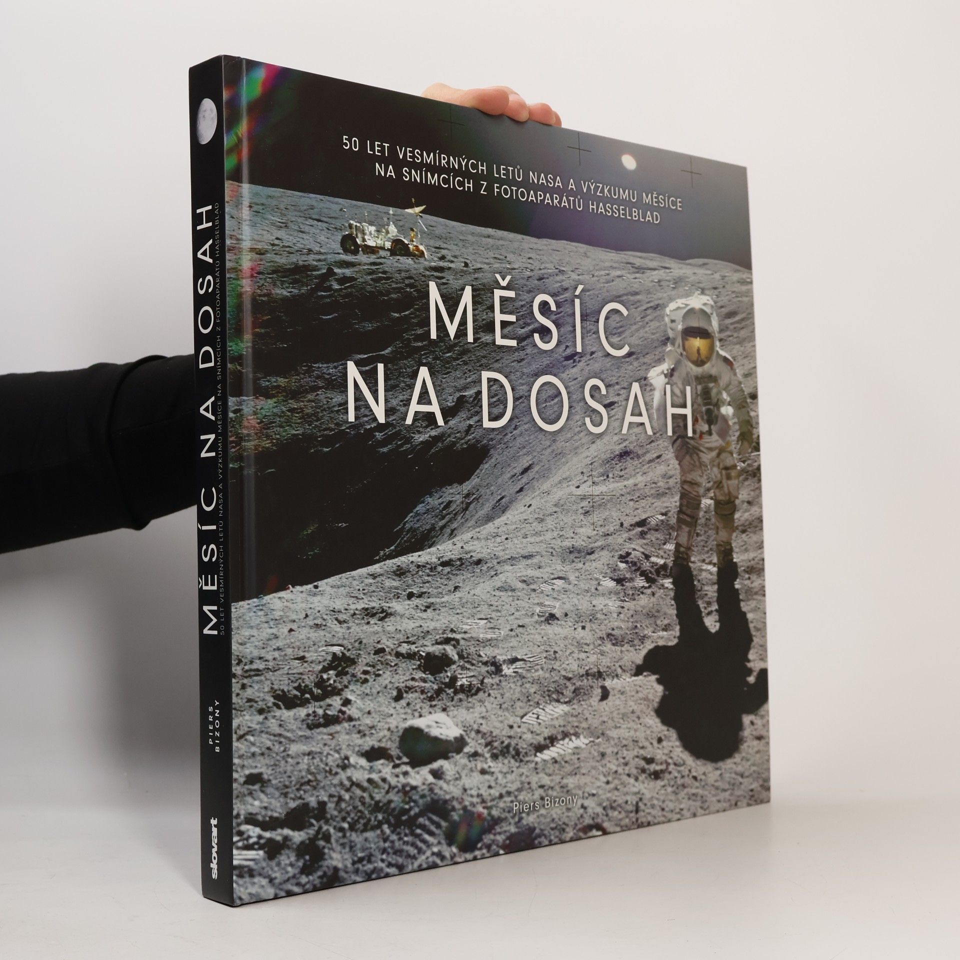 Měsíc na dosah - 50 let vesmírných letů NASA a výzkumu Měsíce na snímcích z fotoaparátů Hasselblad