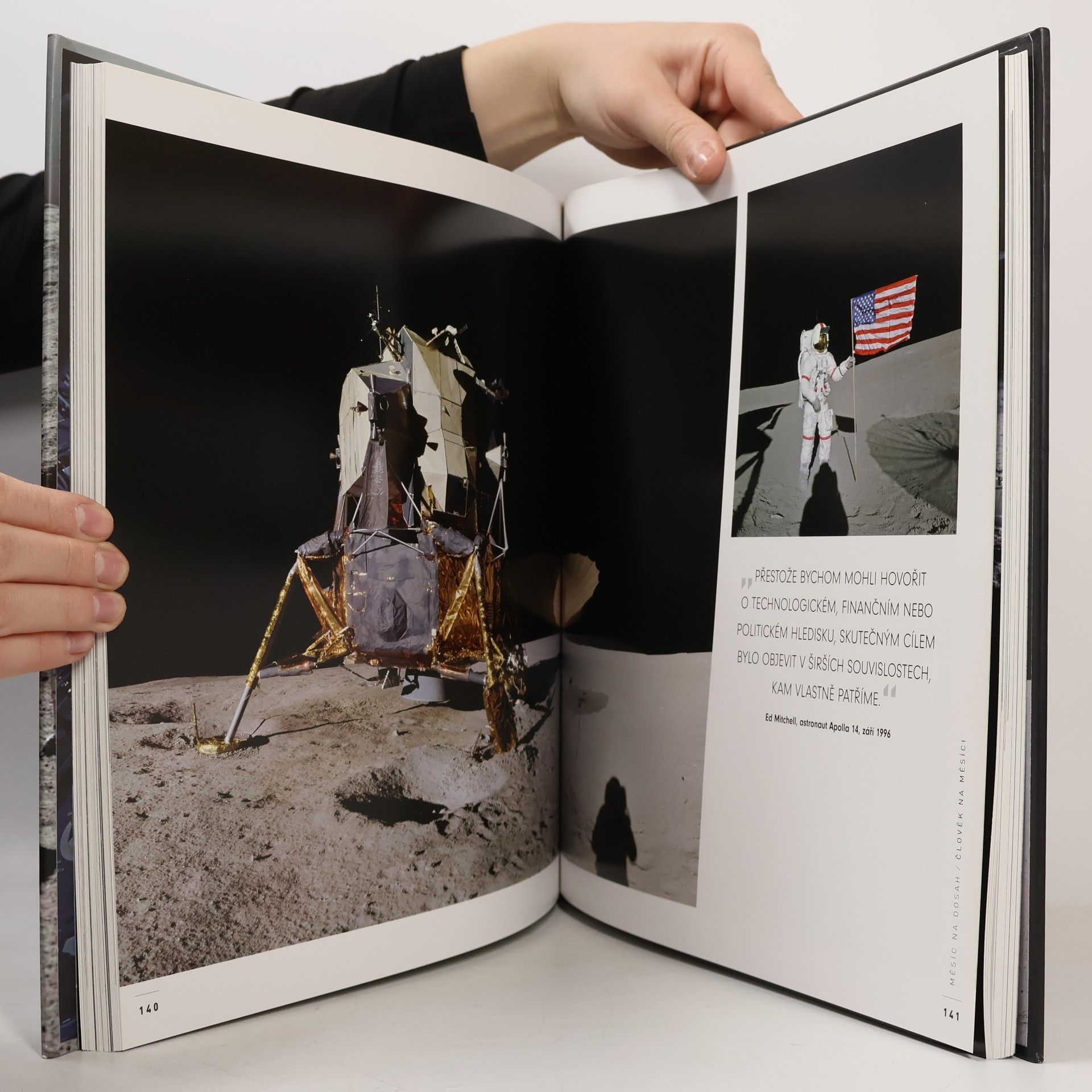 Piers Bizony Měsíc na dosah - 50 let vesmírných letů NASA a výzkumu Měsíce na snímcích z fotoaparátů Hasselblad