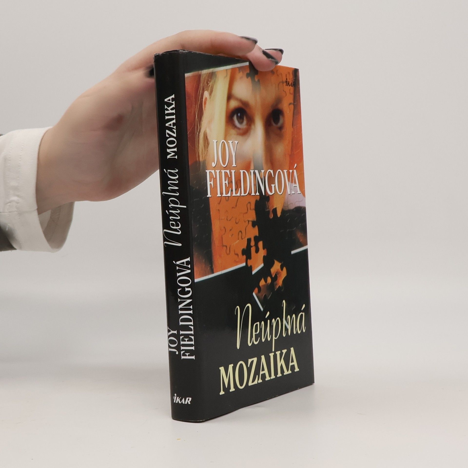 Joy Fielding Neúplná mozaika