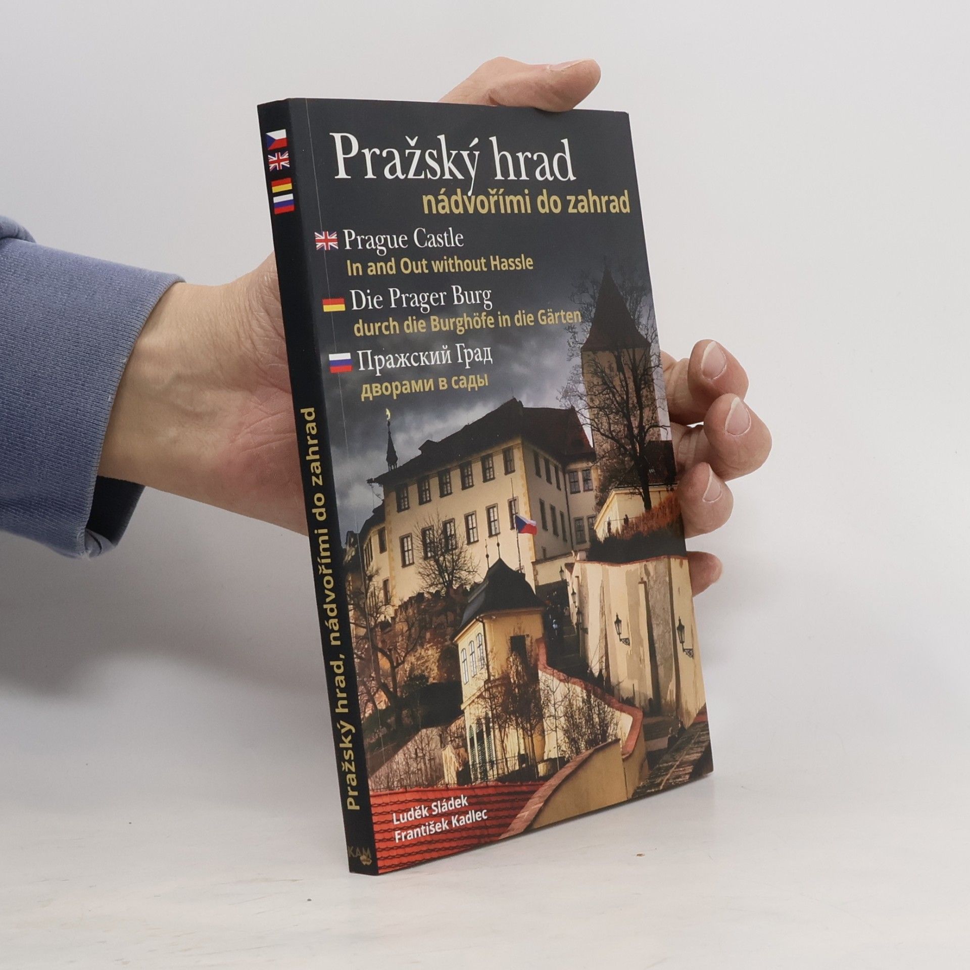Pražský hrad. Nádvořími do zahrad
