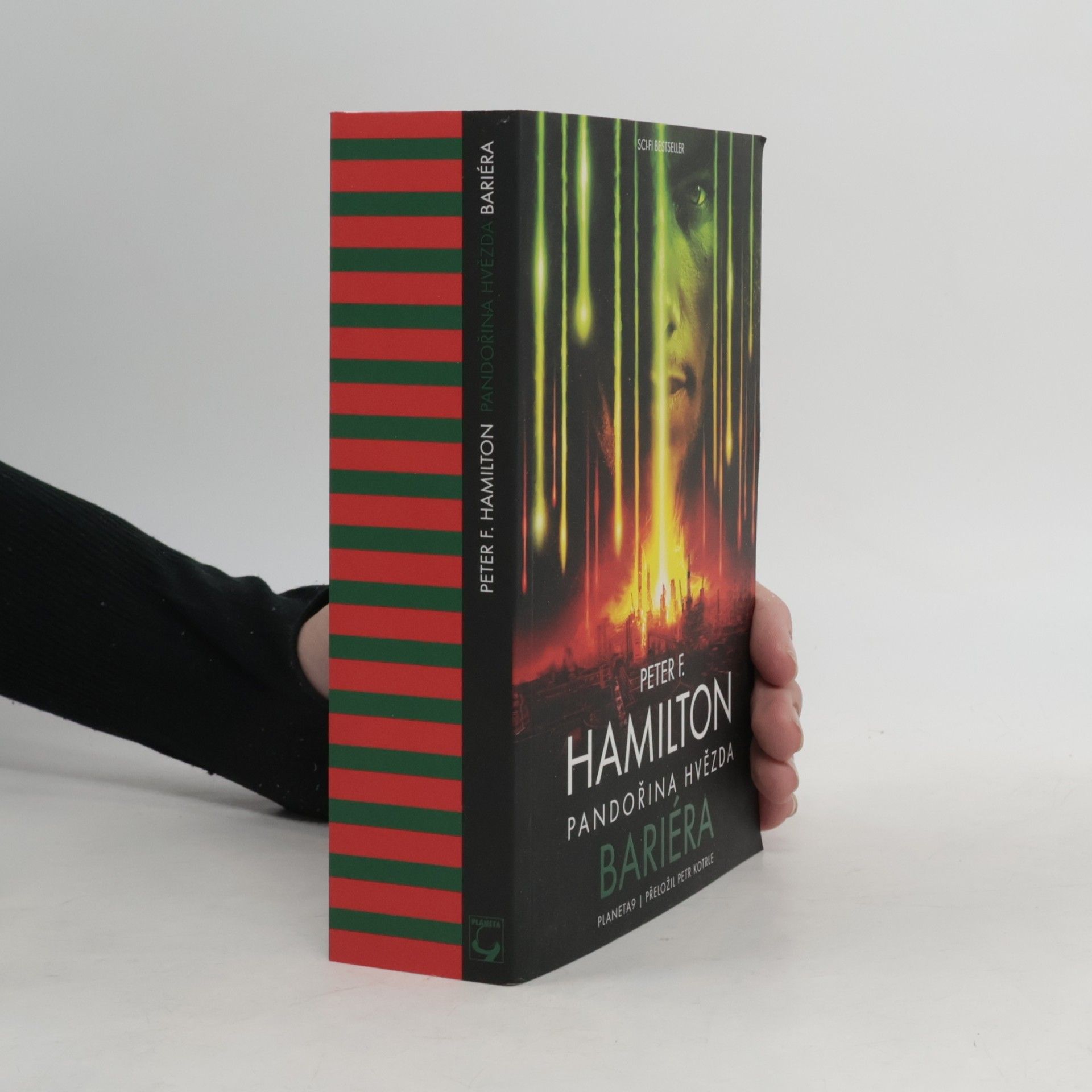 Peter F. Hamilton Sága Společenství 1. Pandořina hvězda - Bariéra