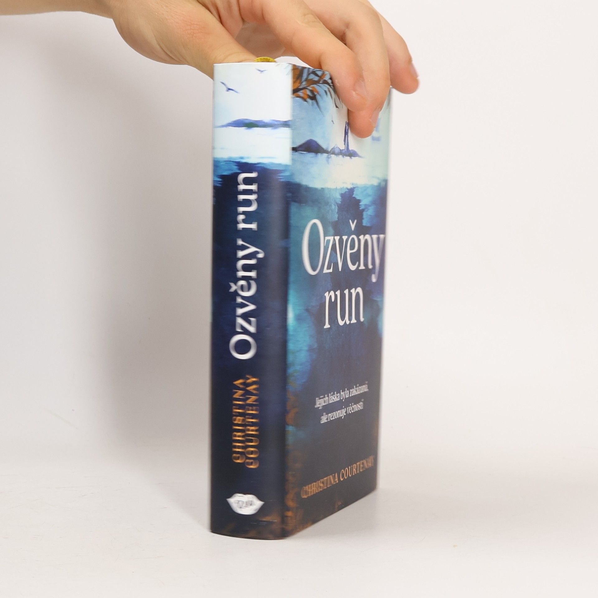 Christina Courtenay Ozvěny run