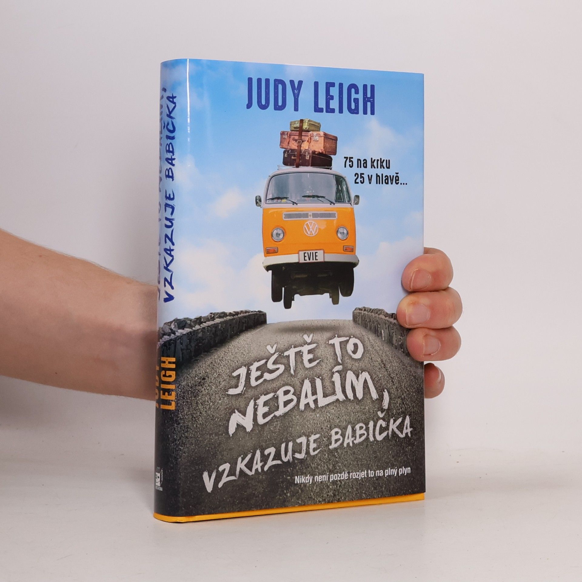 Ještě to nebalím, vzkazuje babička