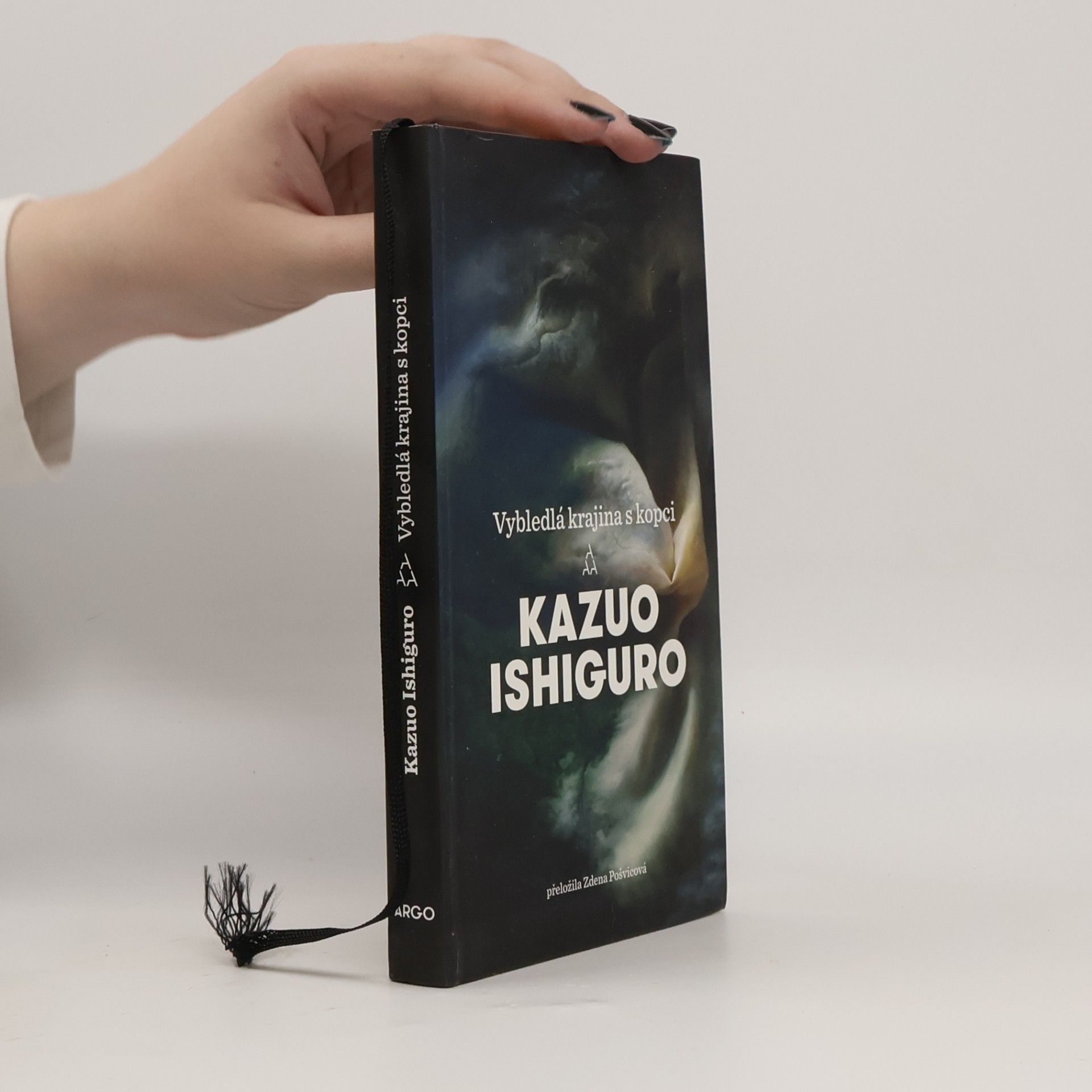 Kazuo Ishiguro Vybledlá krajina s kopci
