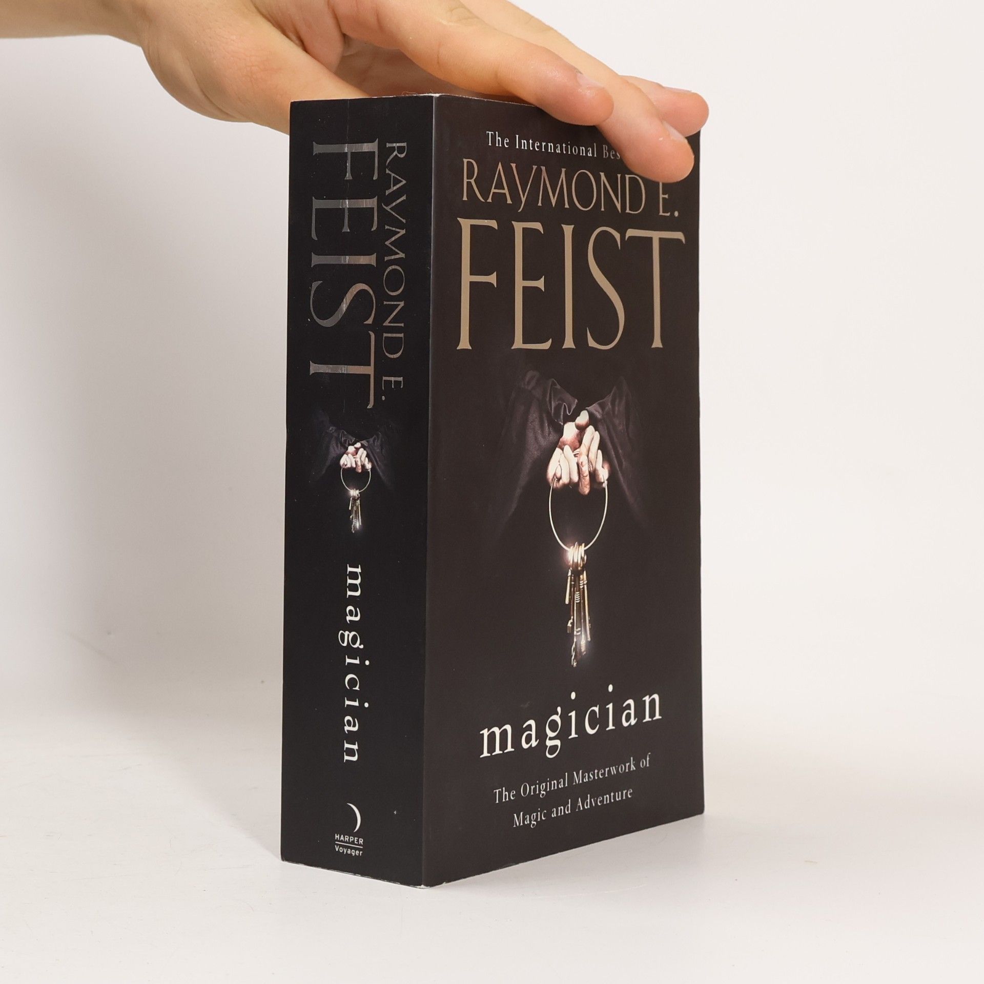Raymond E. Feist Magician