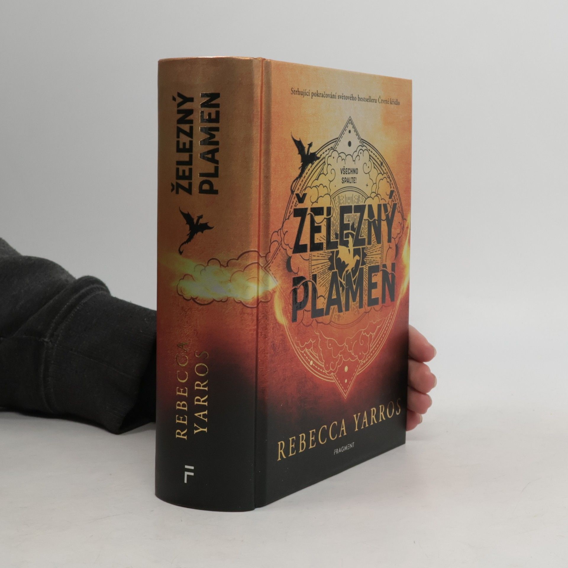 Rebecca Yarros Železný plamen