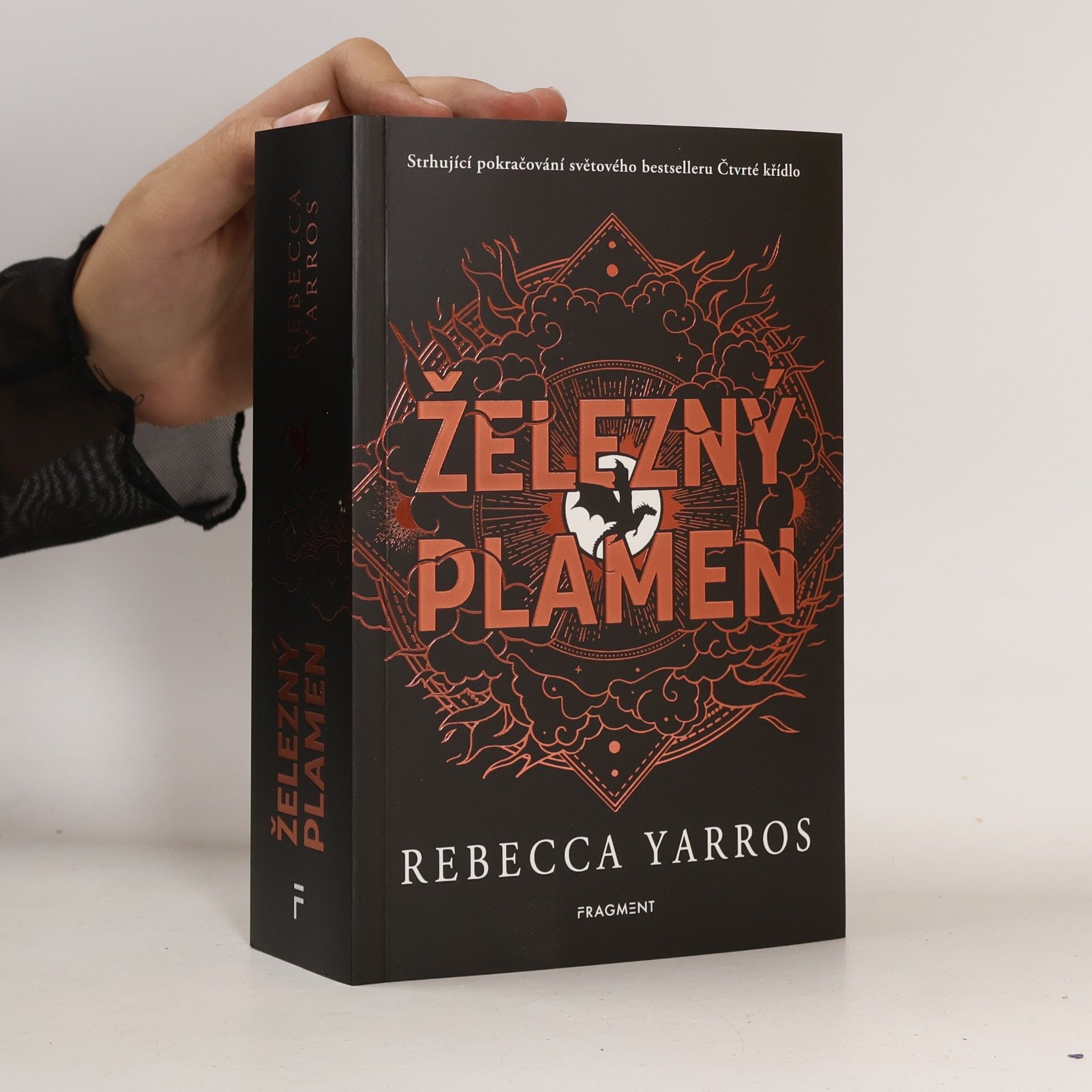 Rebecca Yarros Železný plamen