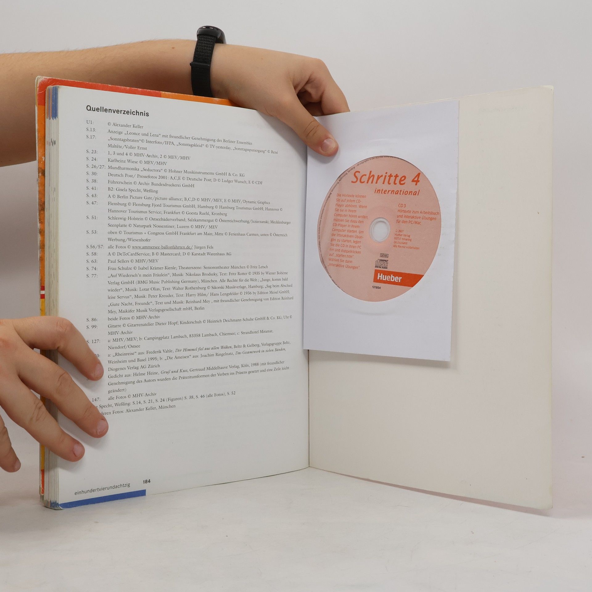 Various authors Schritte international Neu 4 : Niveau A2. Kursbuch + Arbeitsbuch. Glossar XXL.