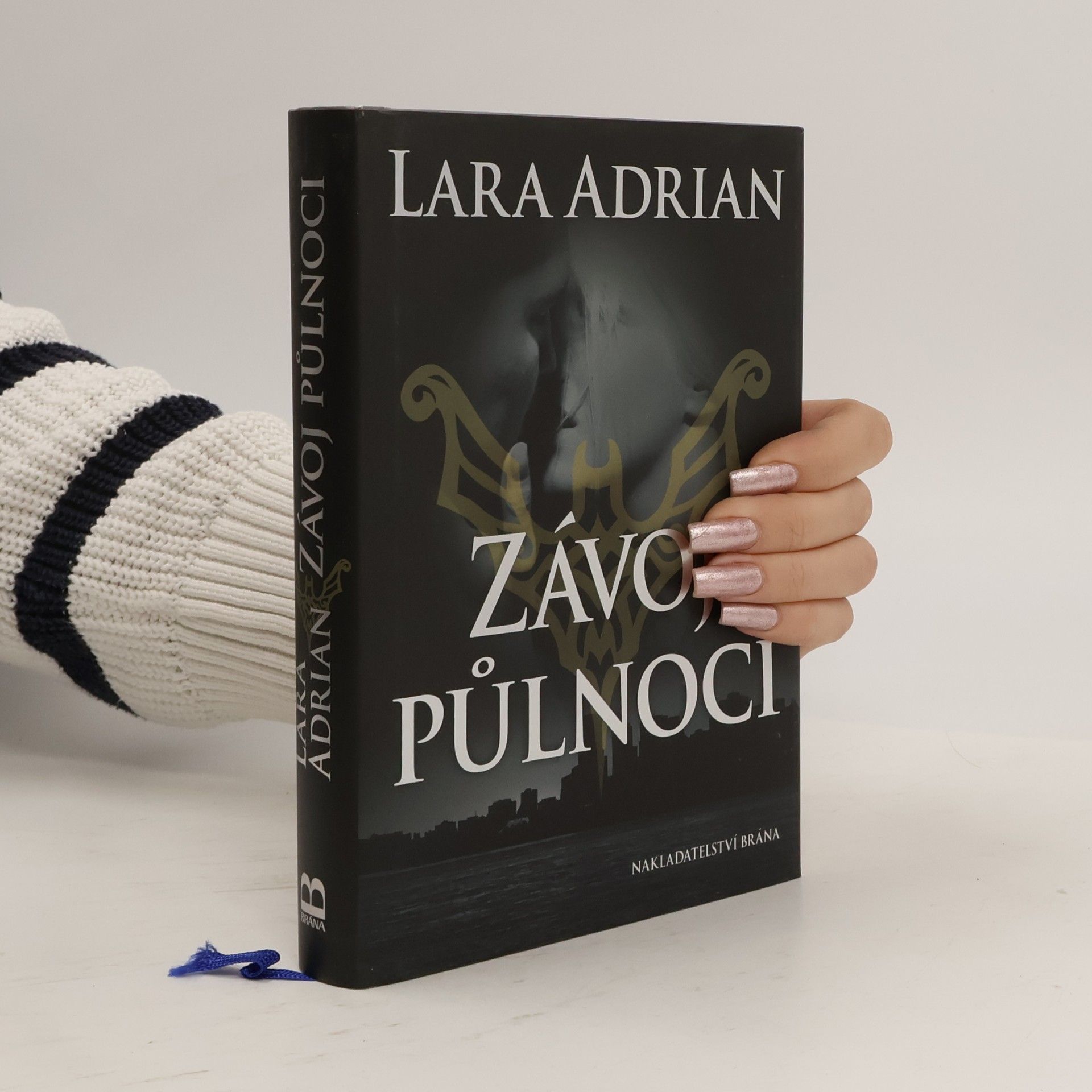 Závoj půlnoci