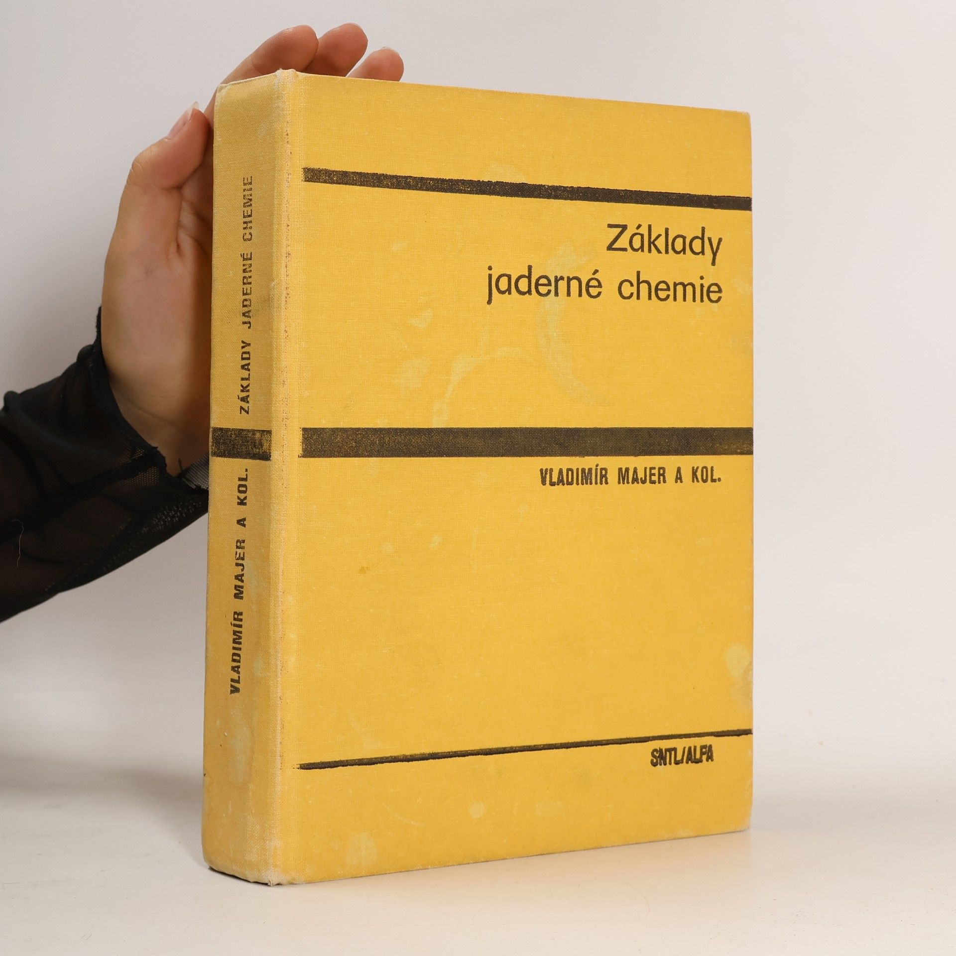 Vladimír Majer Základy jaderné chemie