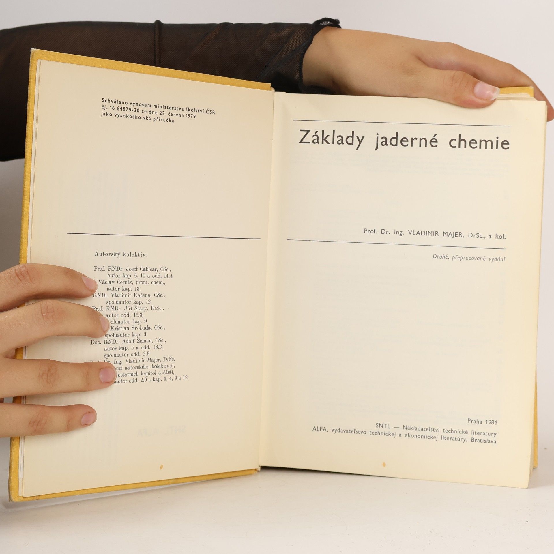 Vladimír Majer Základy jaderné chemie