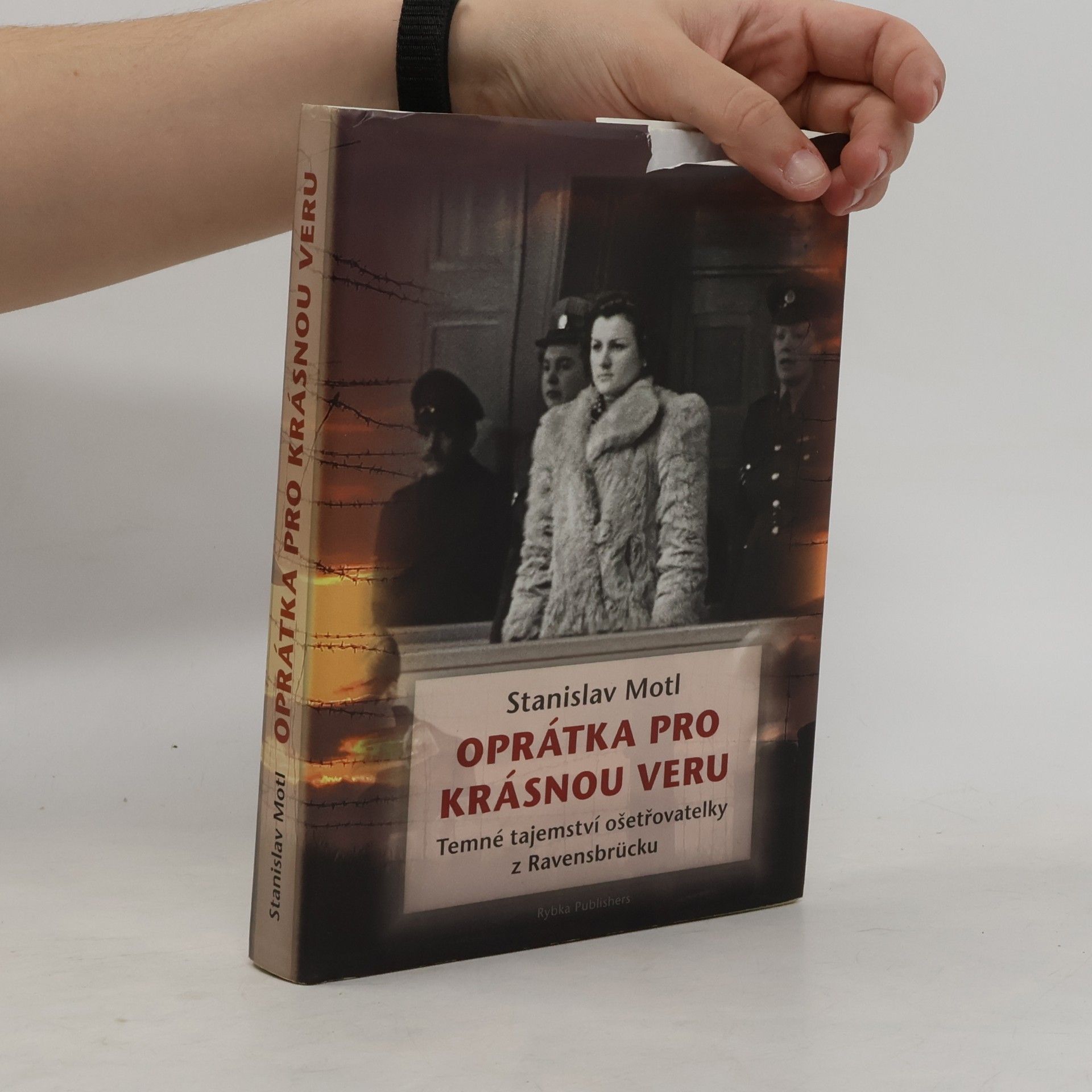 Stanislav Motl Oprátka pro krásnou Veru : temné tajemství ošetřovatelky z Ravensbrücku