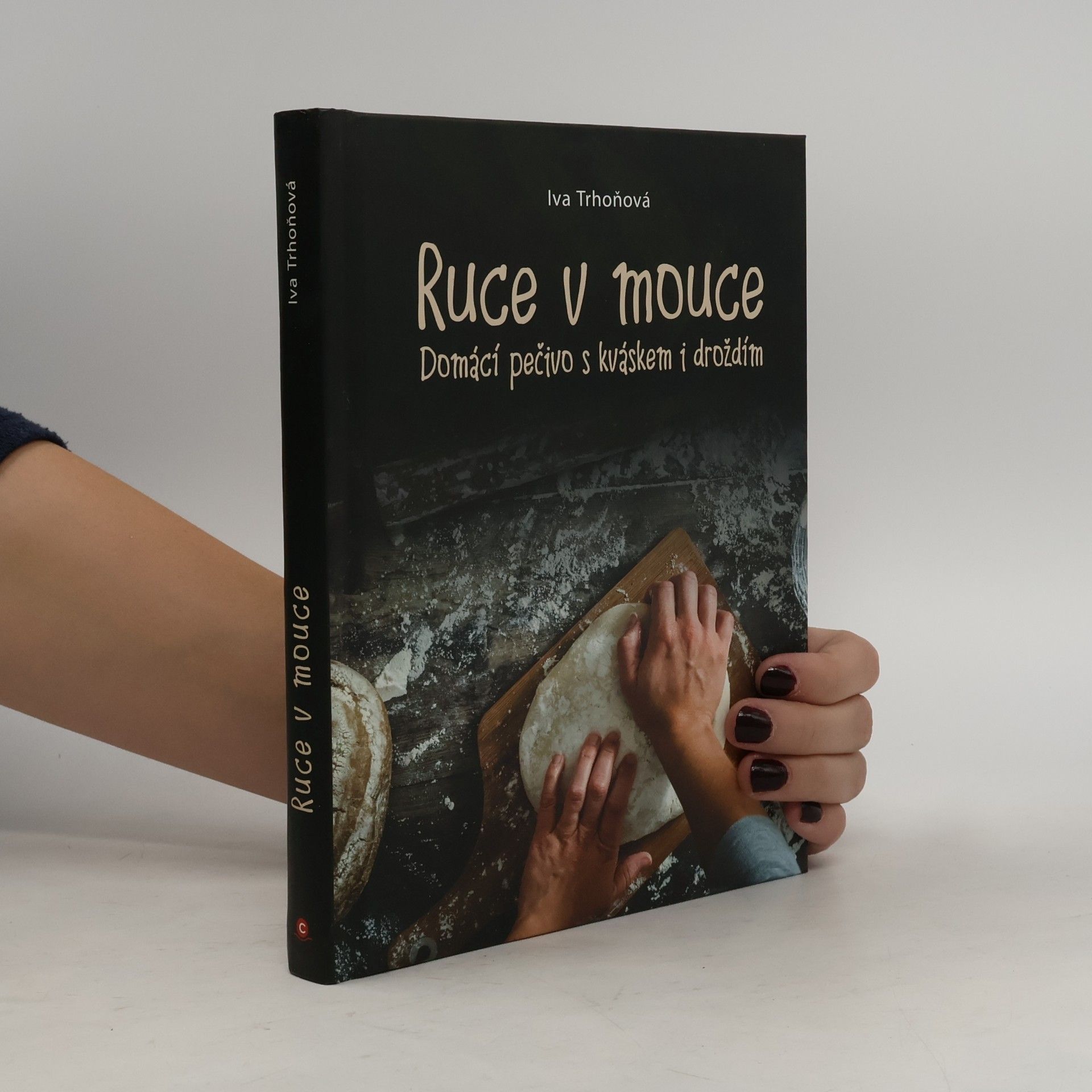 Iva Trhoňová Ruce v mouce