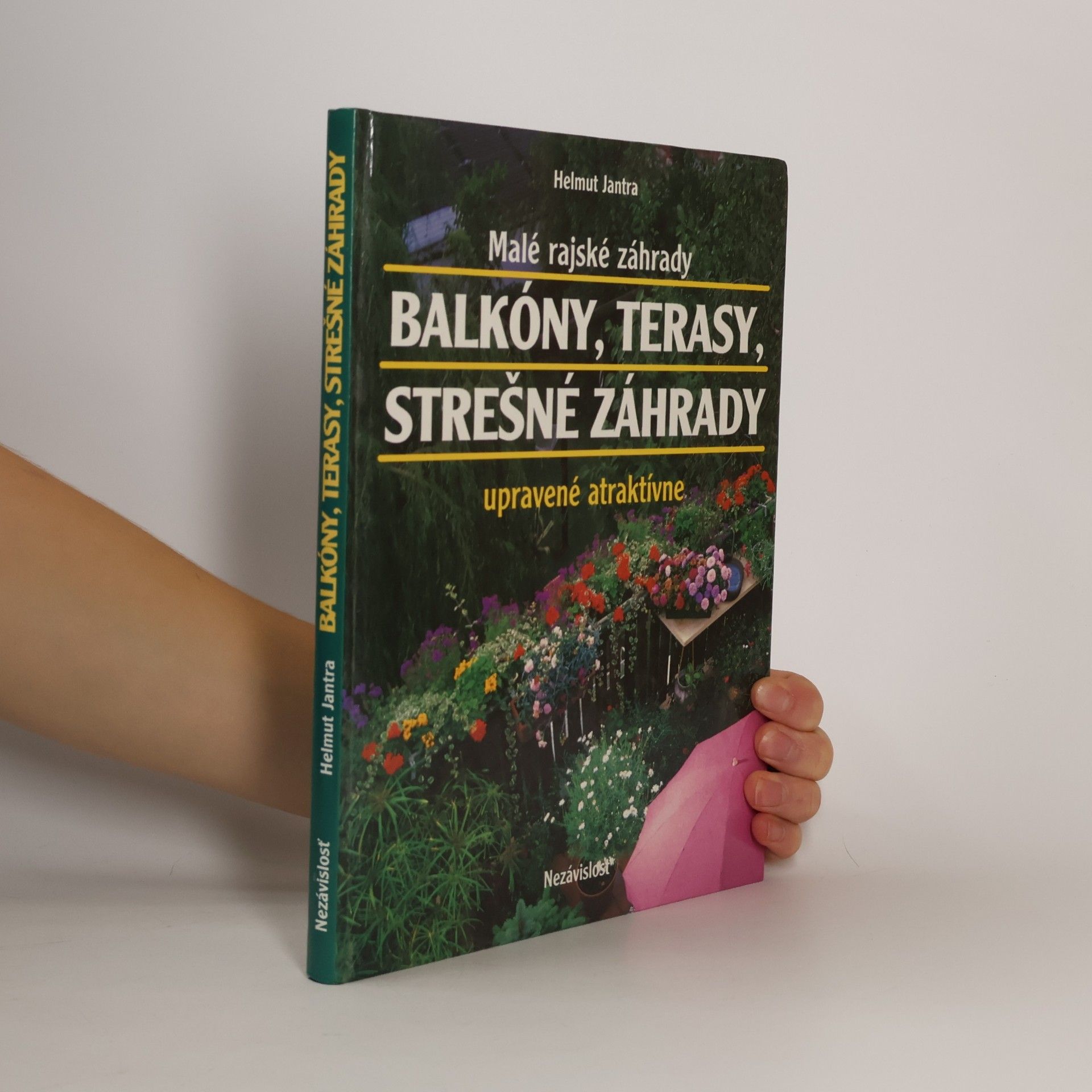 Balkóny,terasy,strešné záhrady.Malé rajské záhrady upravené atraktívne