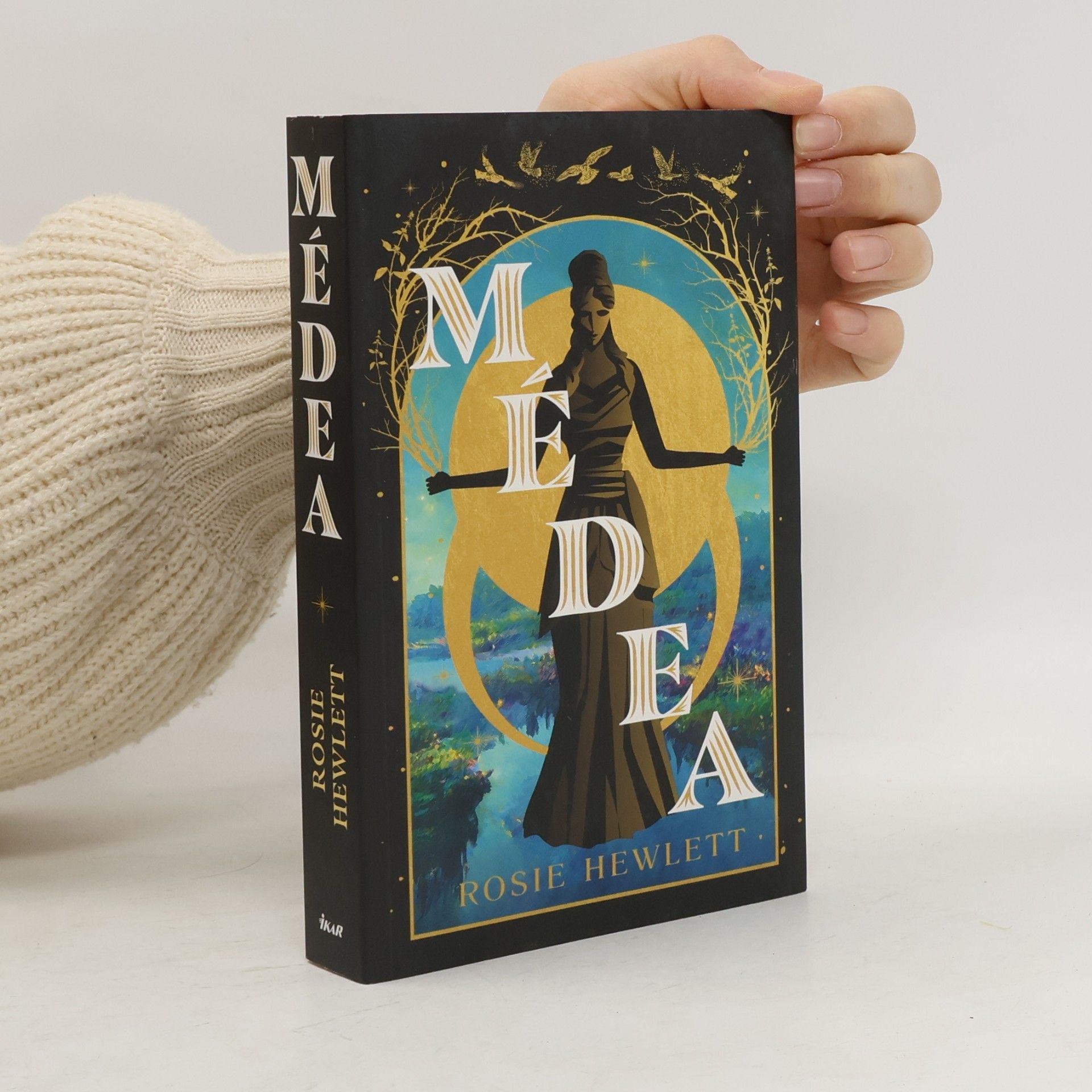 Rosie Hewlett Médea