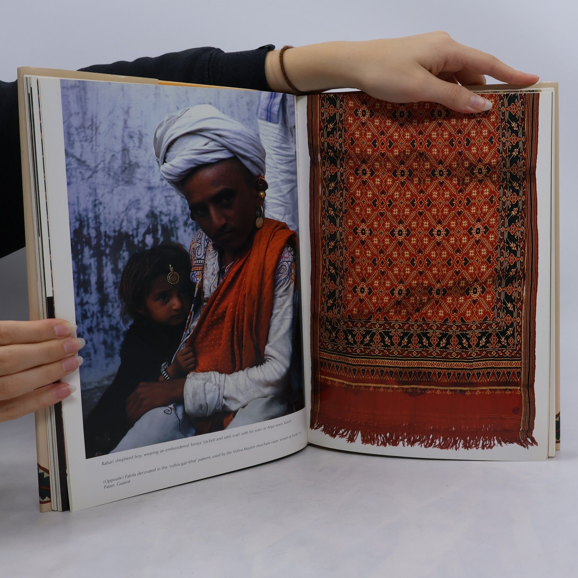 John Gillow Traditional Indian Textiles
