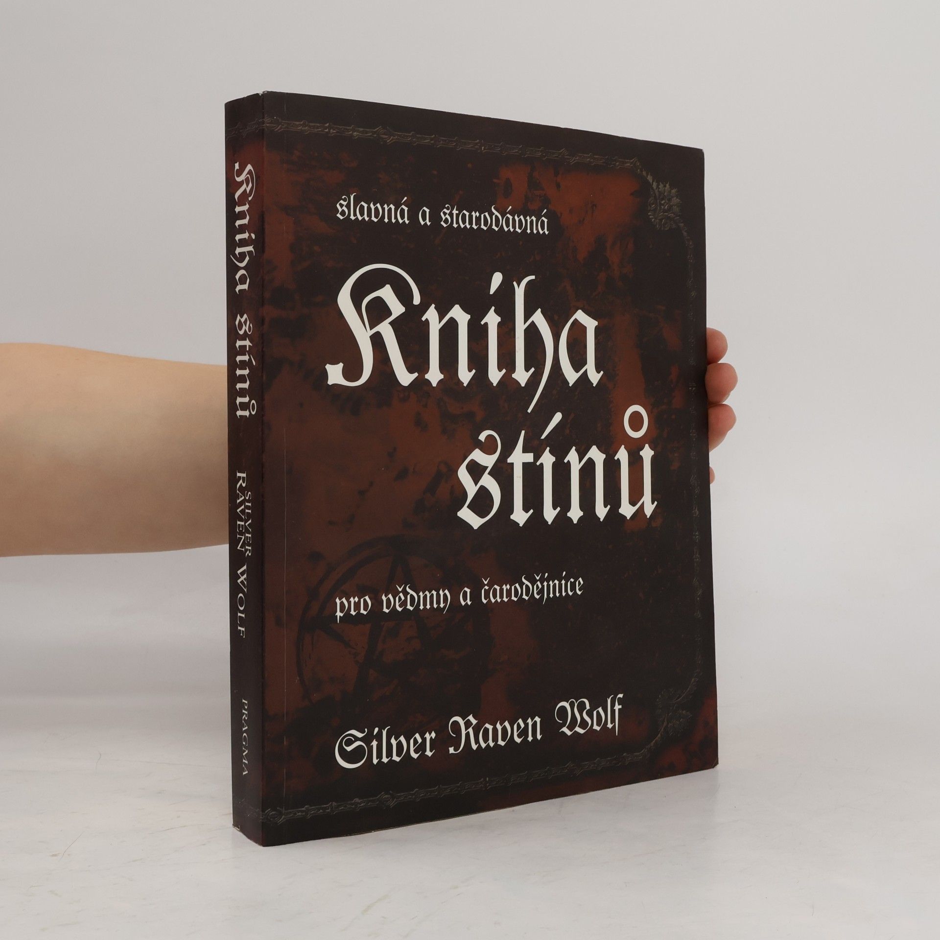 Silver RavenWolf Slavná a starodávná kniha stínů pro vědmy a čarodějnice