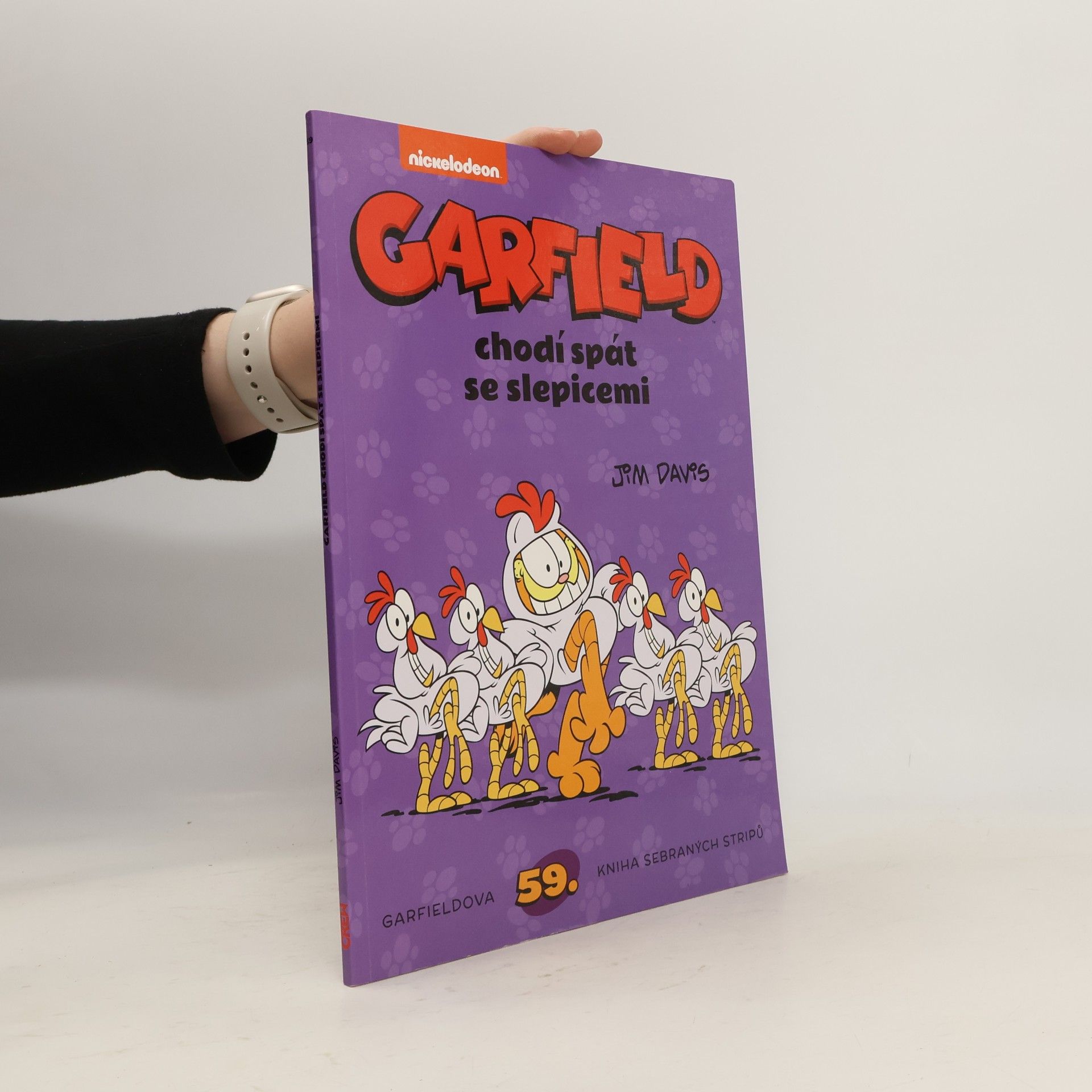 Garfield chodí spát se slepicemi