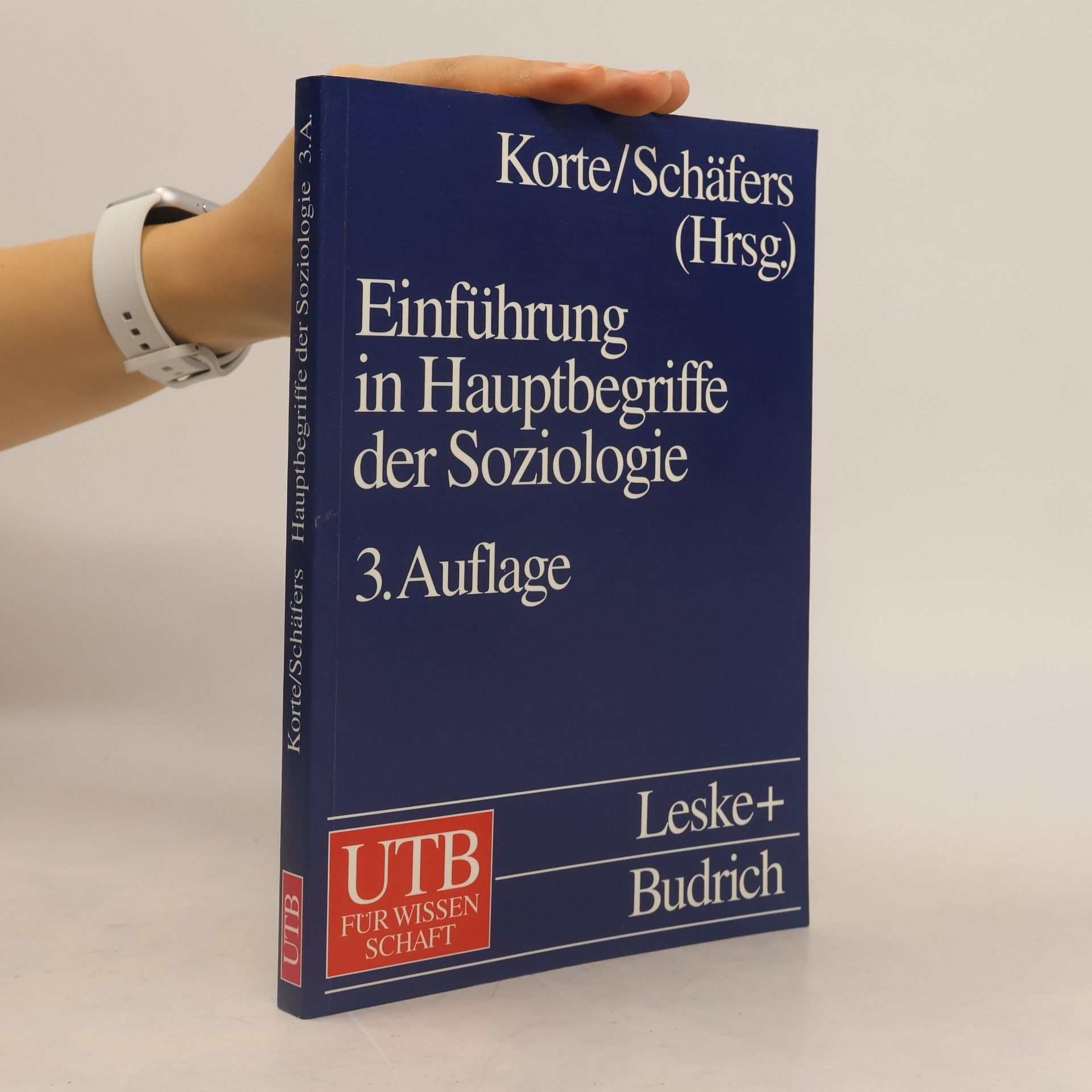 Einführung in Hauptbegriffe der Soziologie