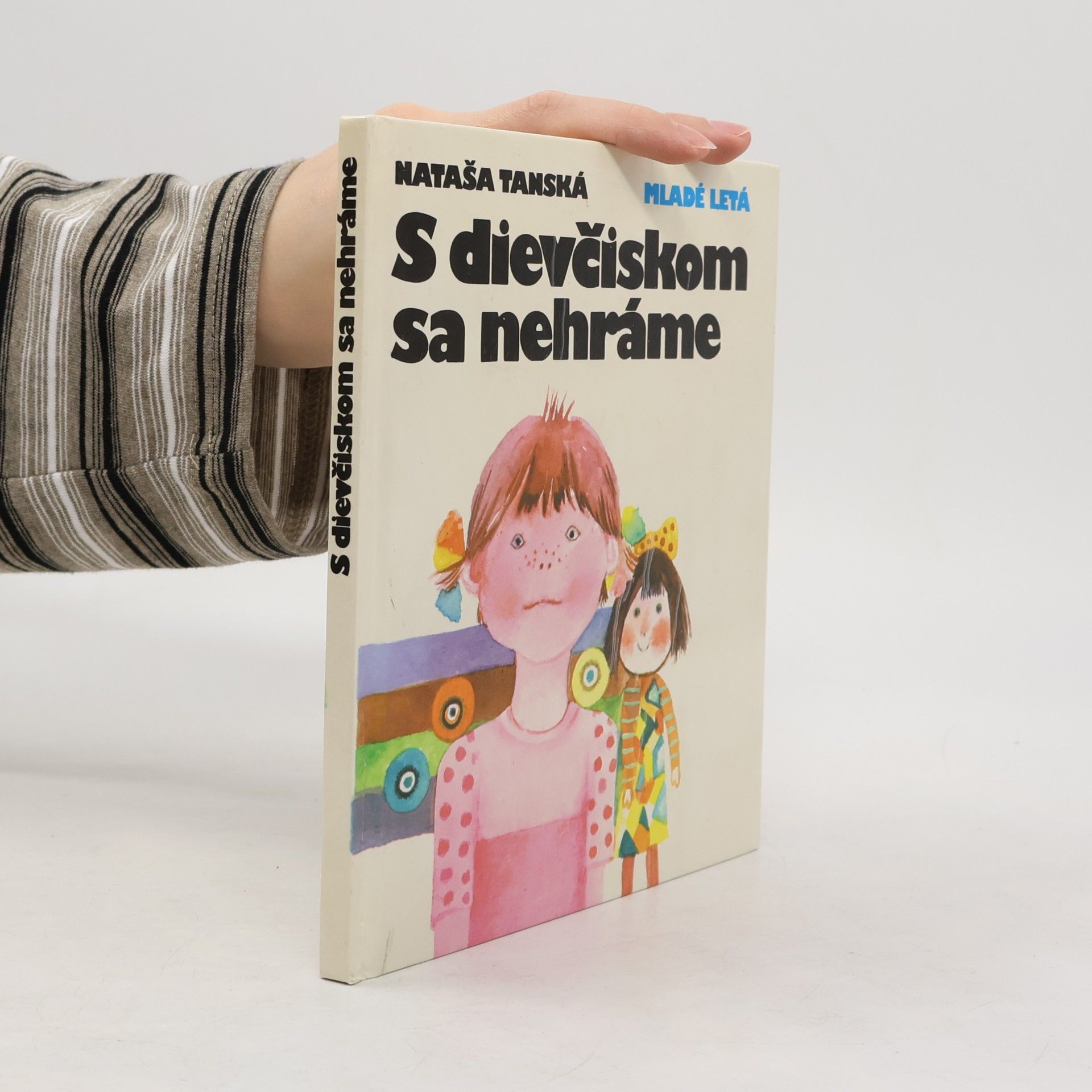 S dievčiskom sa nehráme