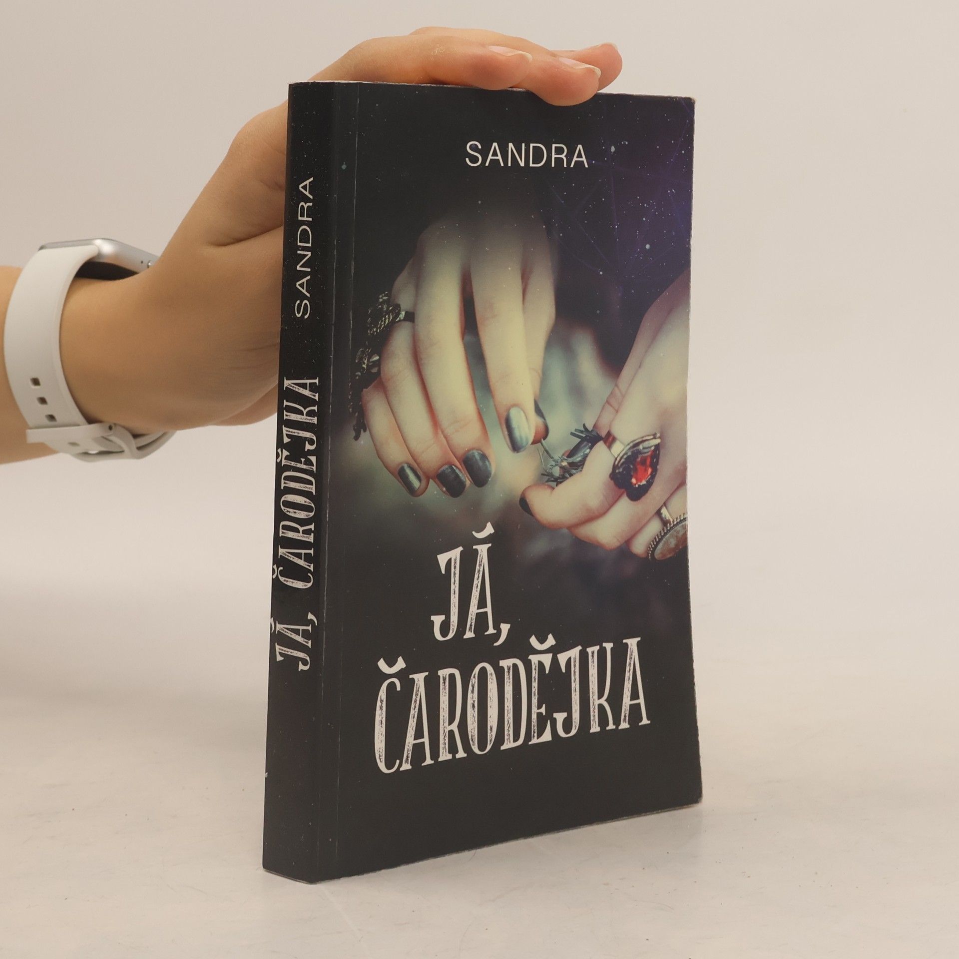 Sandra Já, čarodějka