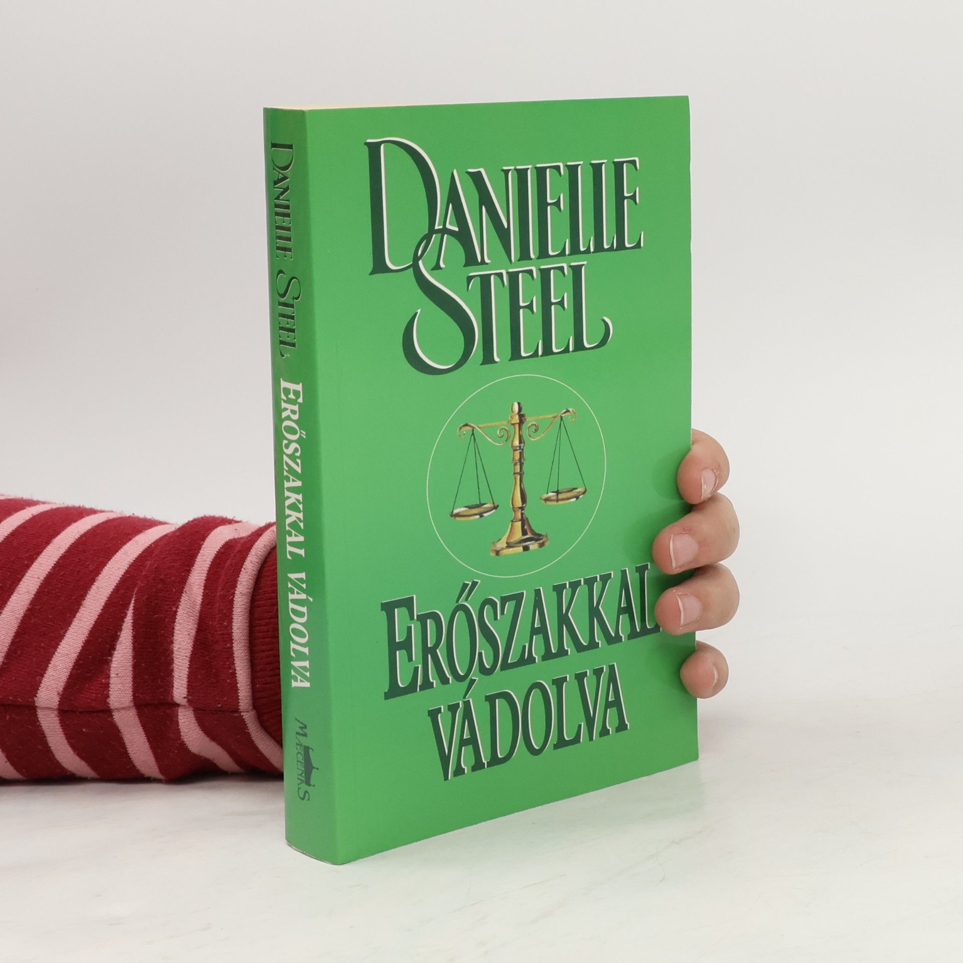 Danielle Steel Erőszakkal vádolva