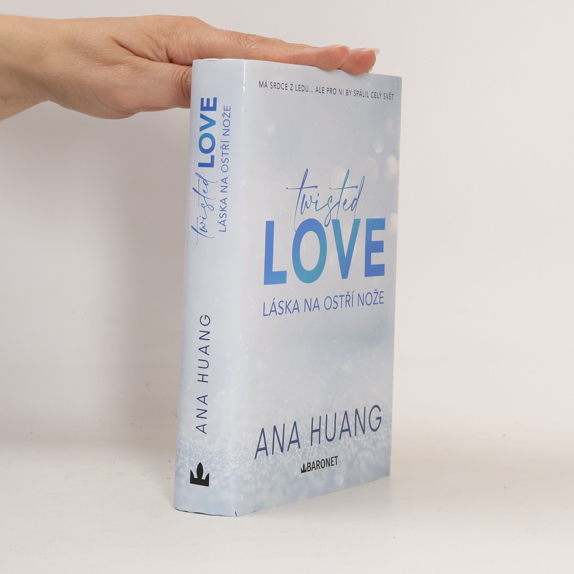 Ana Huang Twisted love. Láska na ostří nože