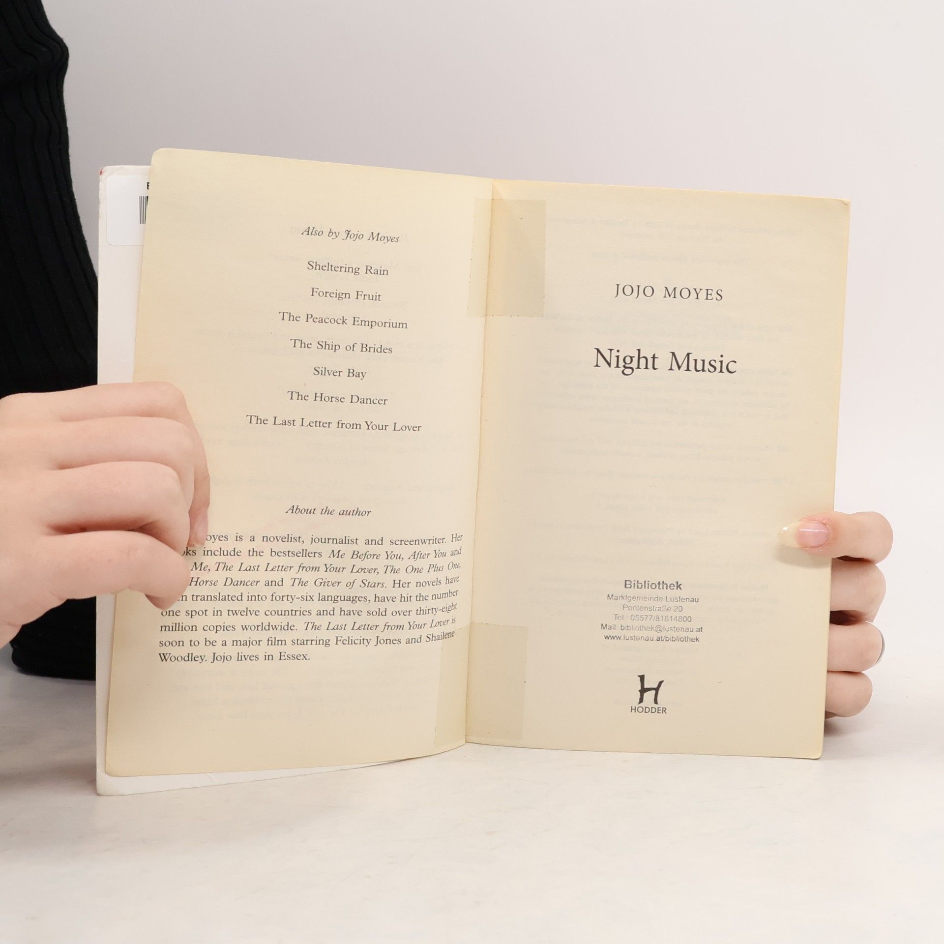 Jojo Moyesová Night music