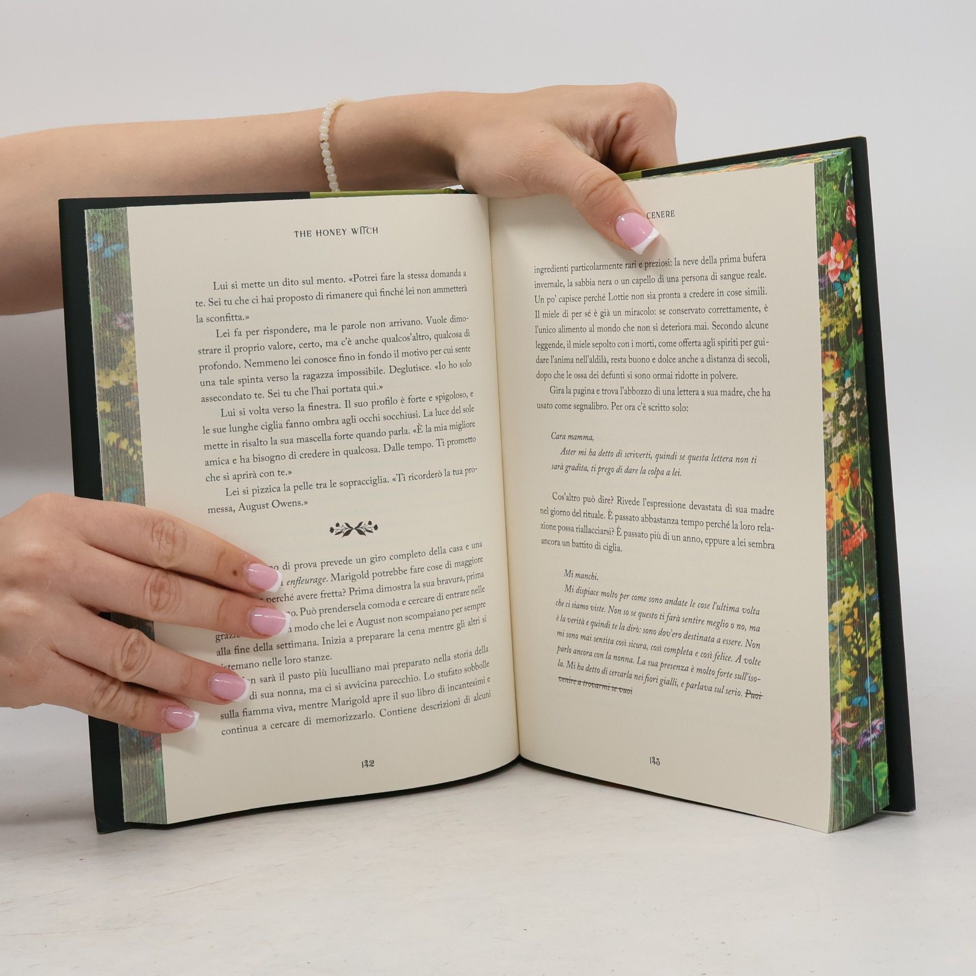 Sydney J. Shields Il Castoro Off: The Honey Witch