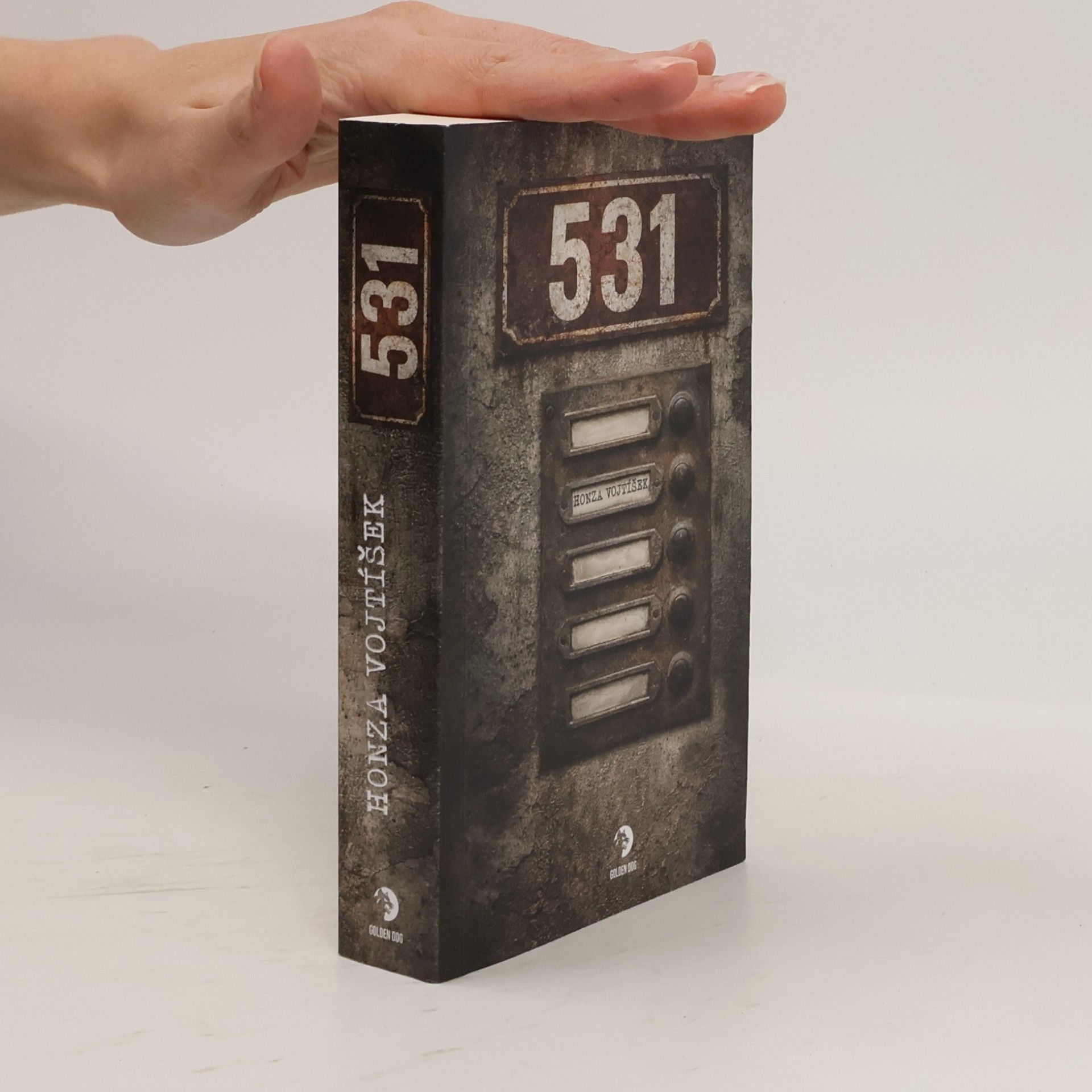531