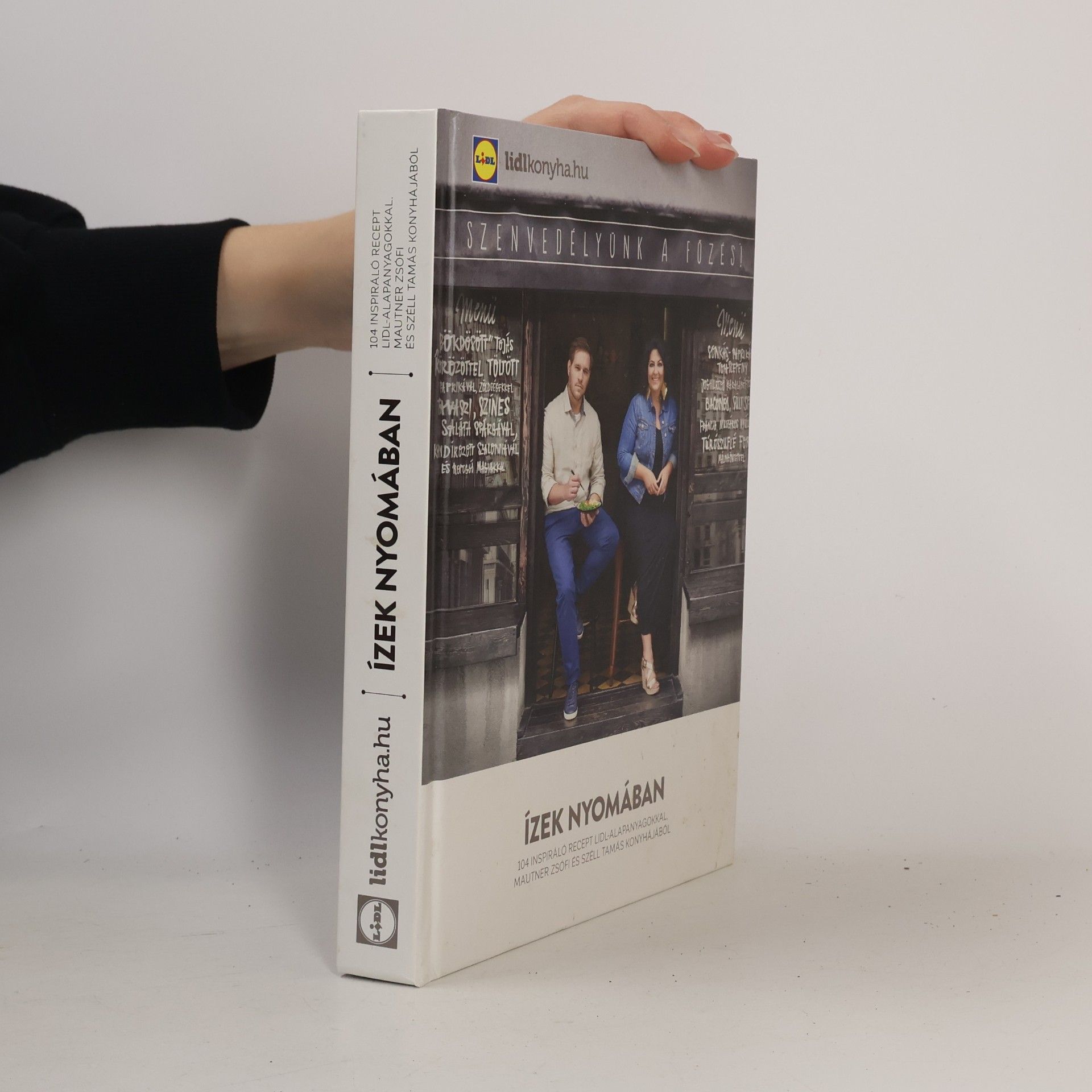 Collectif d'auteurs Ízek nyomában