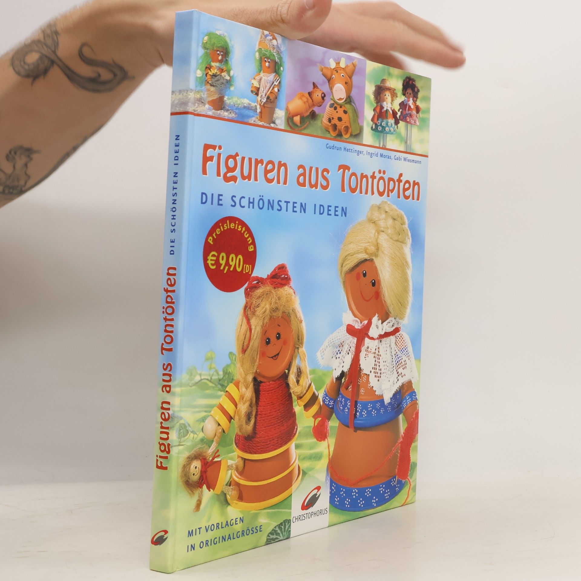 Figuren aus Tontöpfen.
