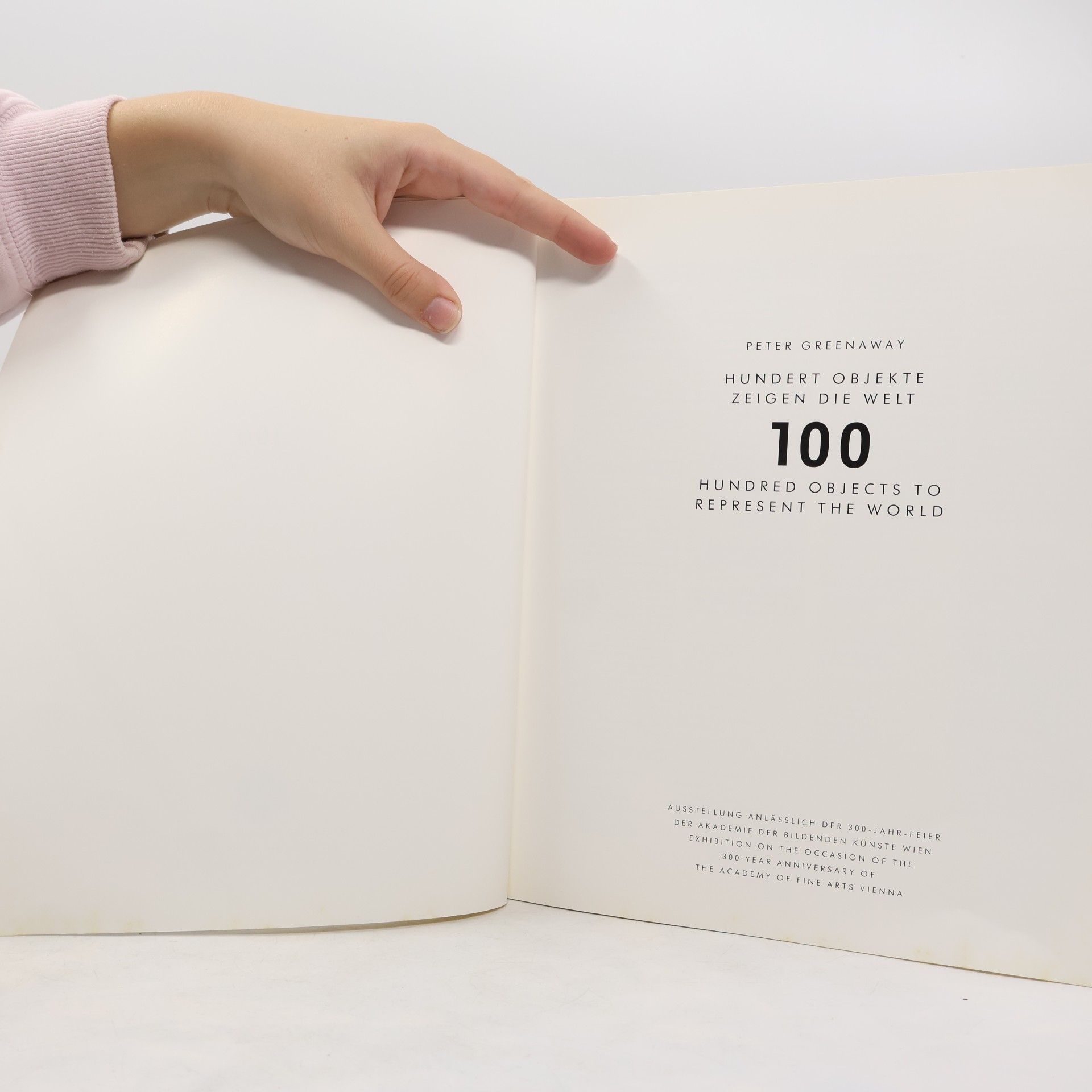 Collectif d'auteurs 100 Objekte zeigen die Welt/ 100 Objects to Represent the World