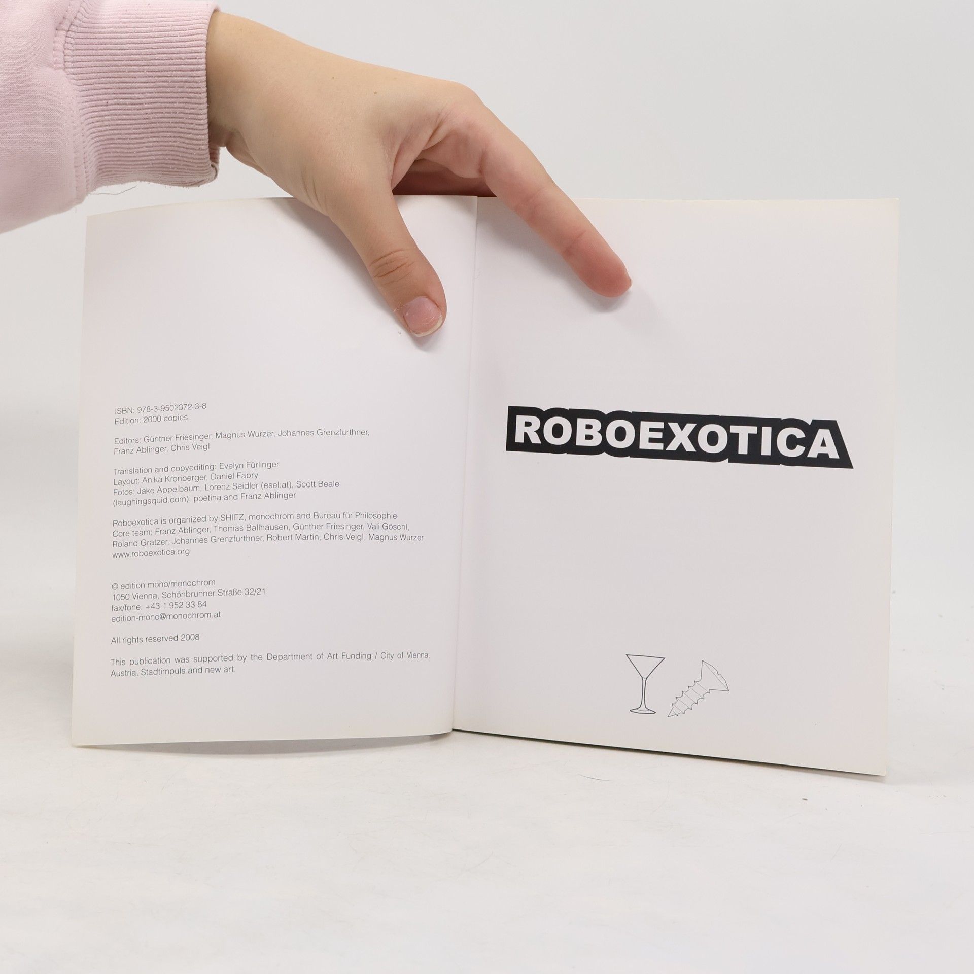Evelyn Fürlinger ROBOEXOTICA
