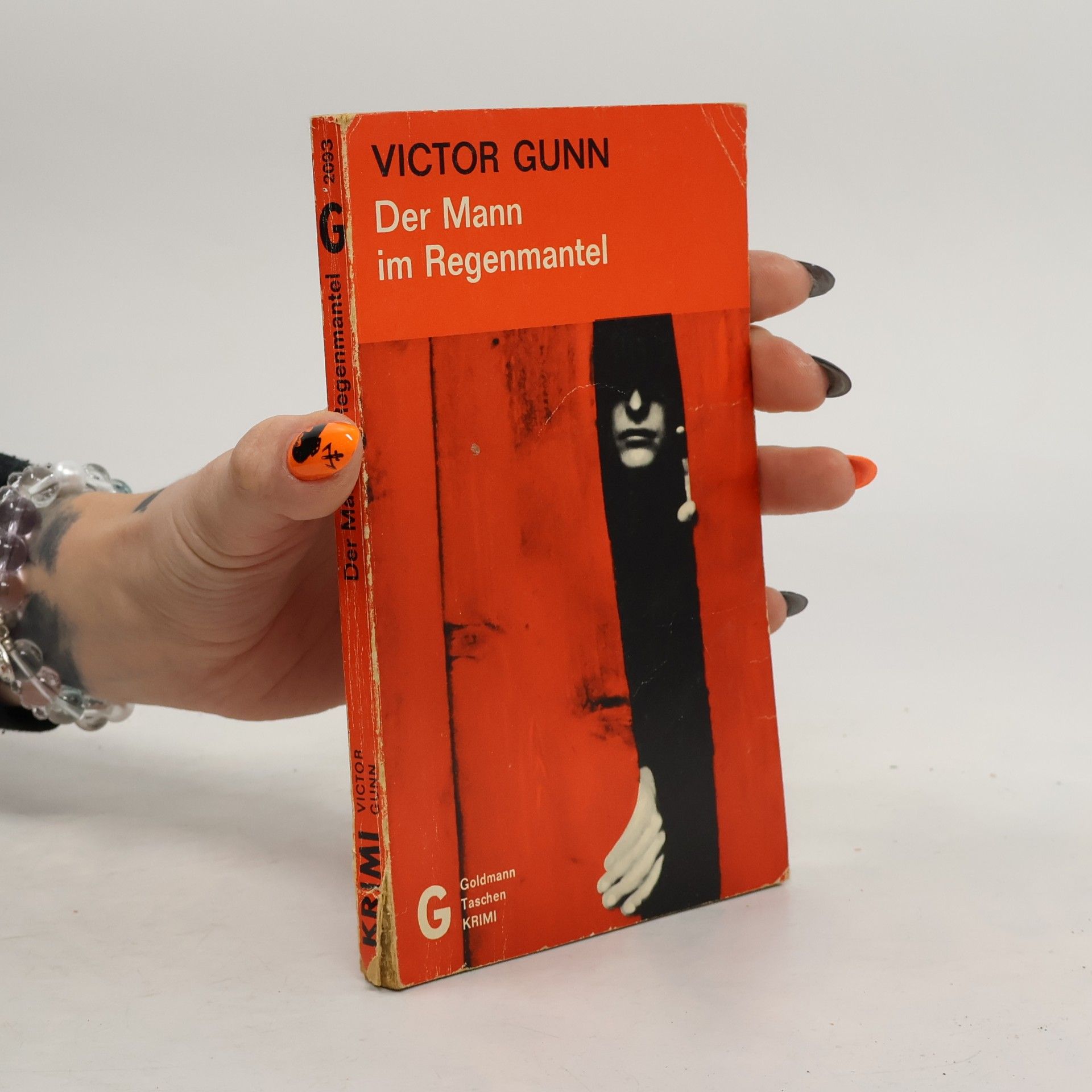 Der Mann im Regenmantel