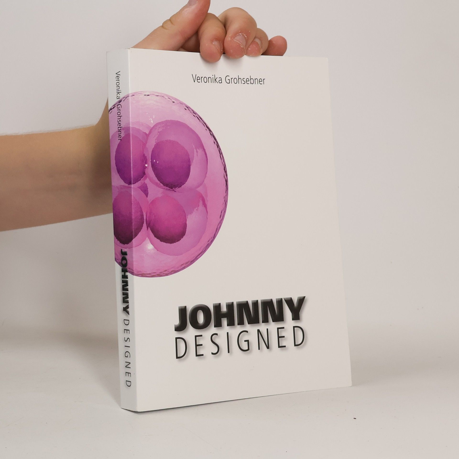 Veronika Grohsebner Johnny Designed