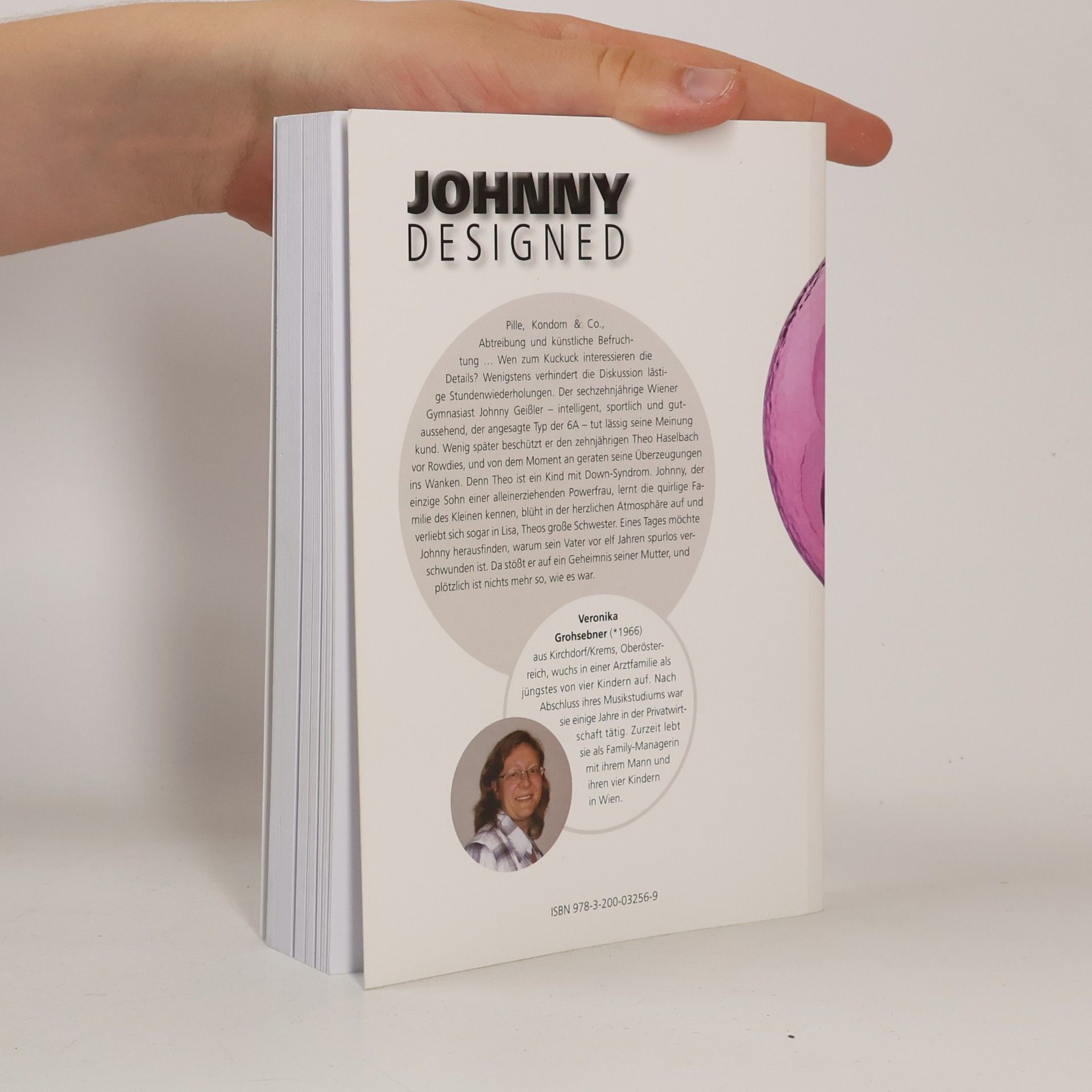 Veronika Grohsebner Johnny Designed