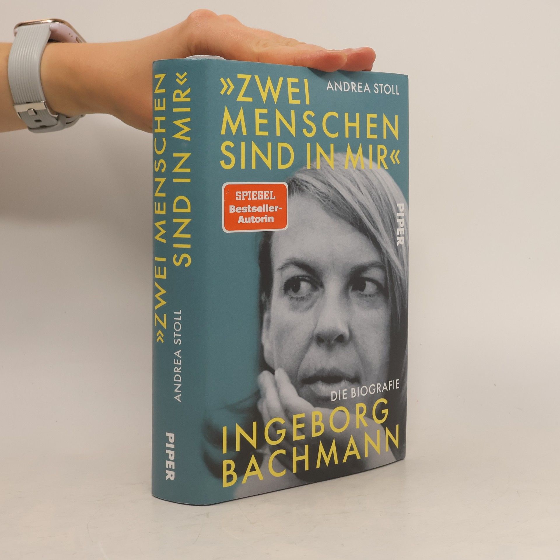 Andrea Stoll »Zwei Menschen sind in mir«