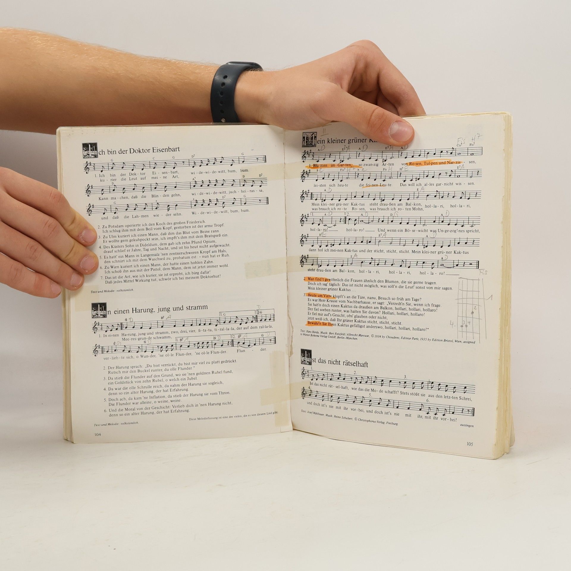 Autorenkollektiv Dreihundertdreiunddreißig Lieder - Ausgabe Ost. Schülerbuch. Zum Singen, Spielen und Tanzen