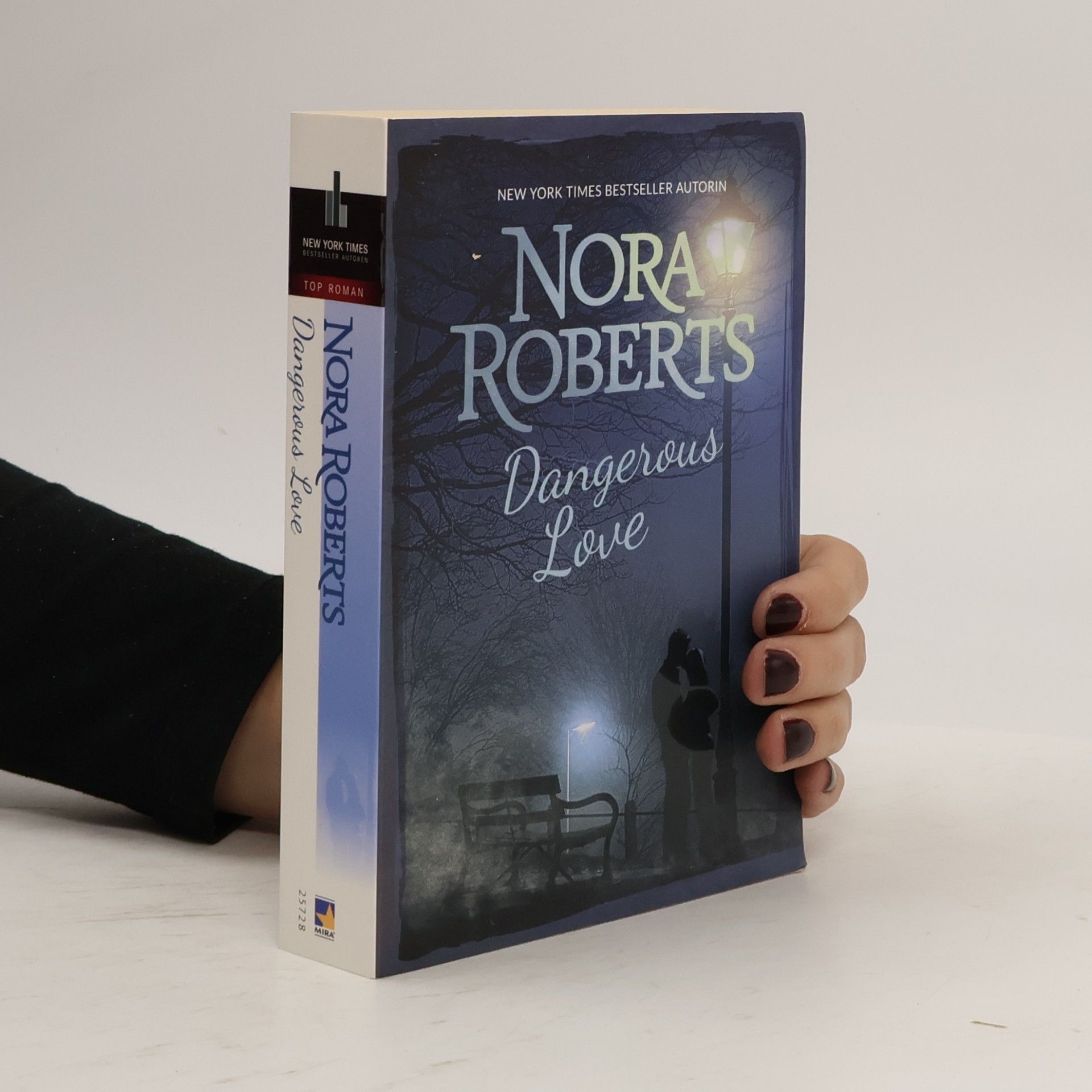 Nora Roberts Dangerous love