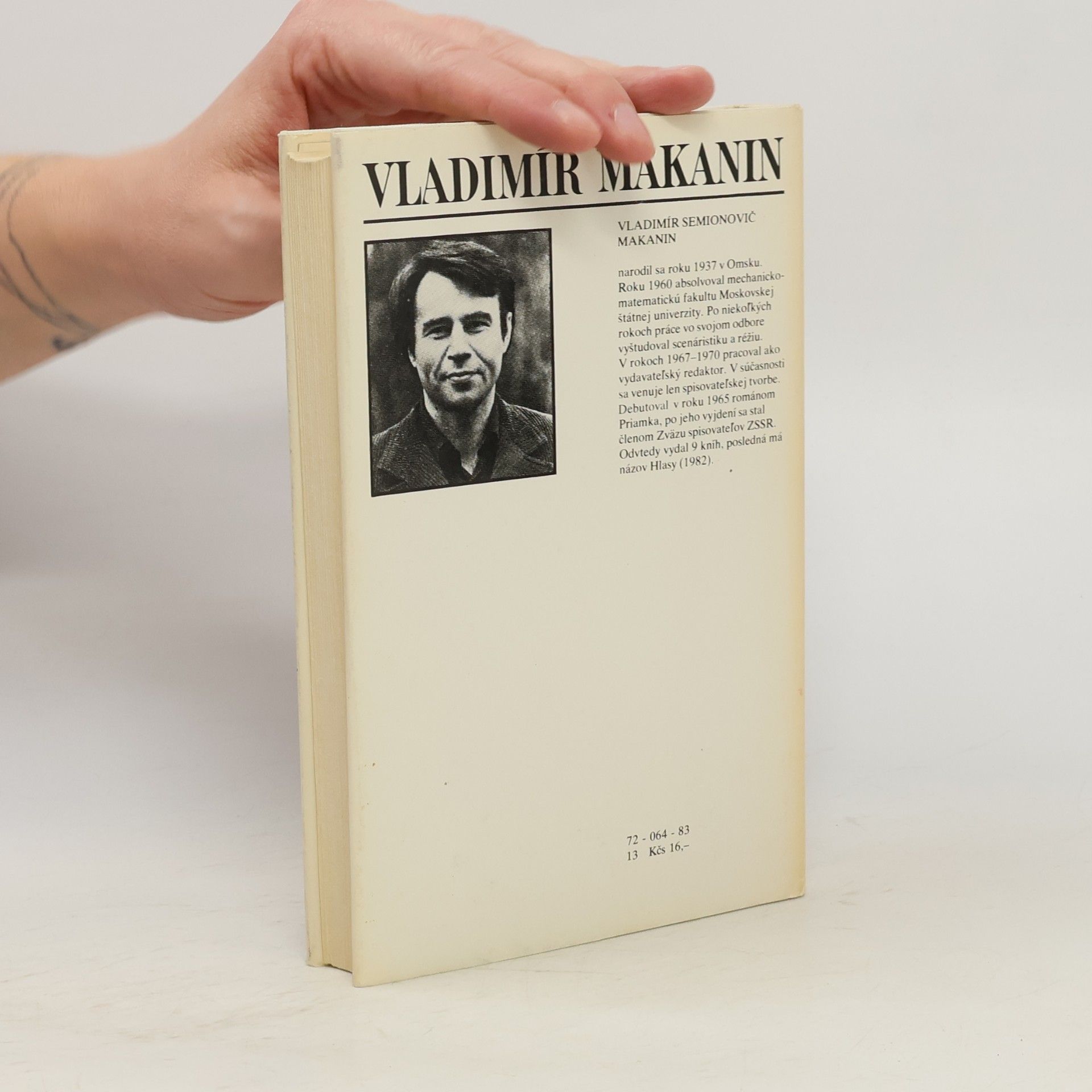 Vladimir S. Makanin Portrét s pozadím