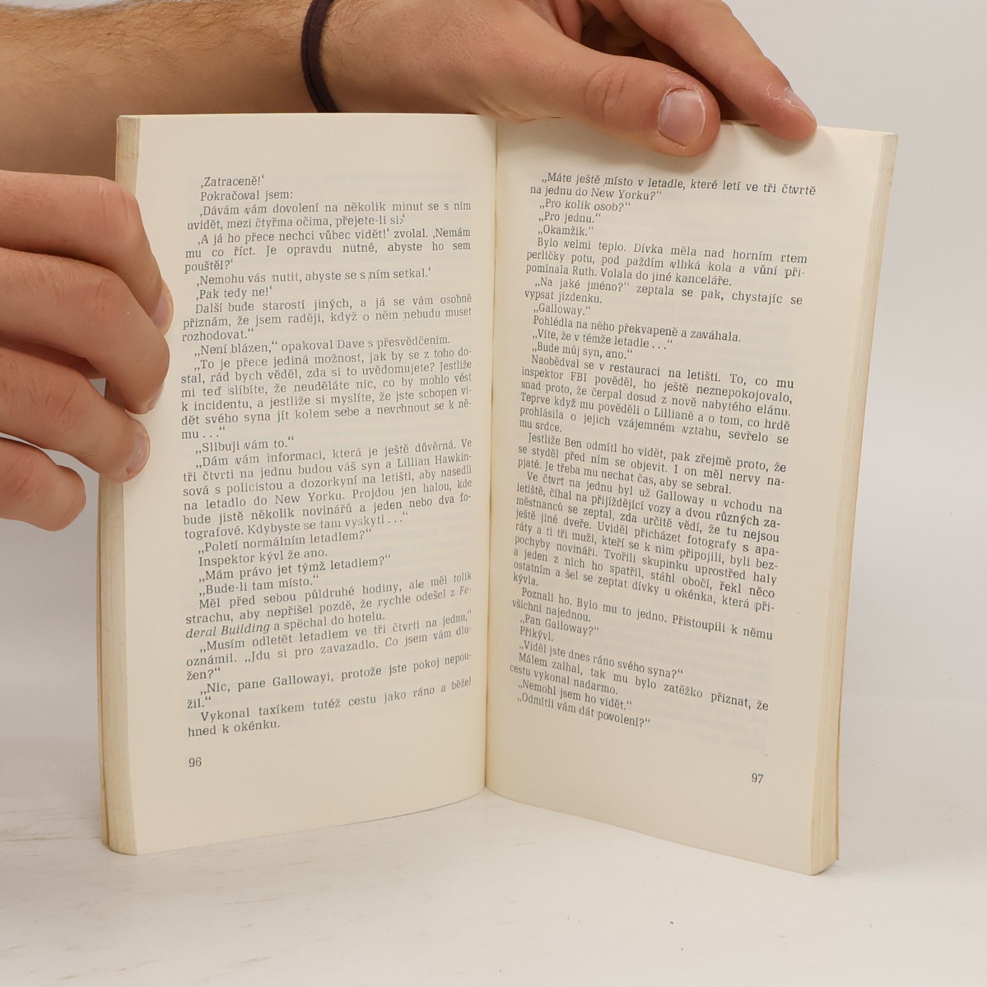 Georges Simenon Evertonský hodinář. Cizinci v domě