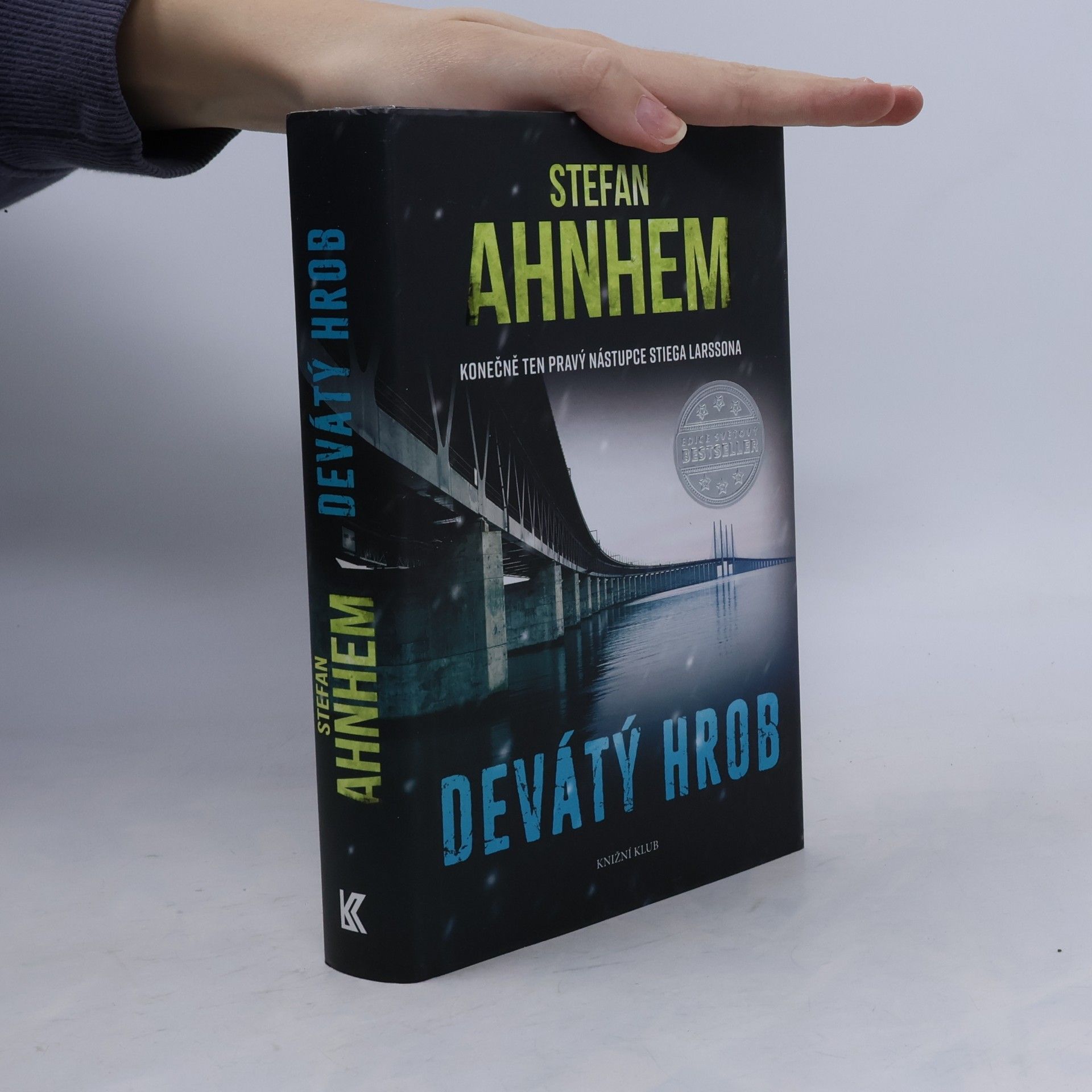 Stefan Ahnhem Devátý hrob