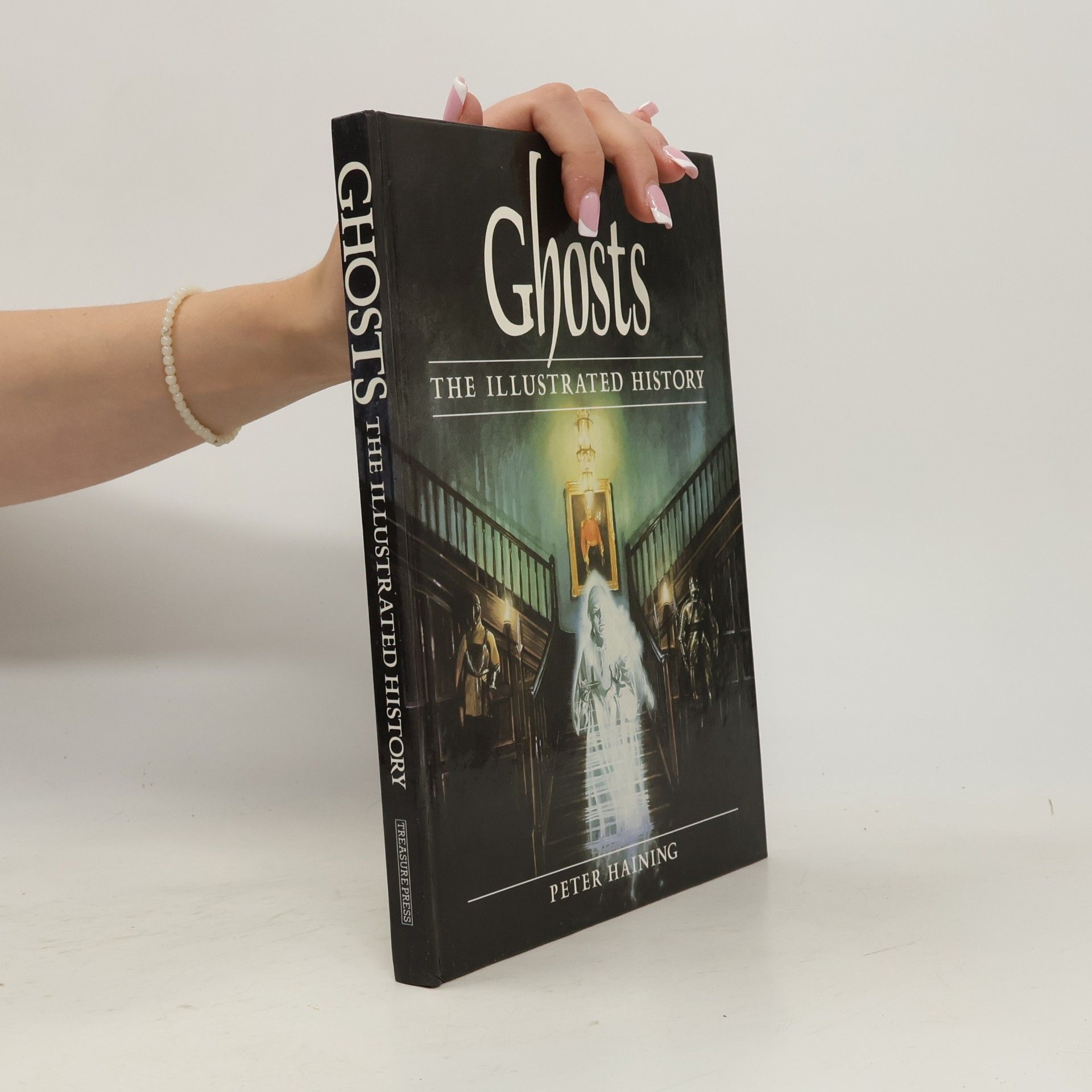 Ghosts : the illustrated history