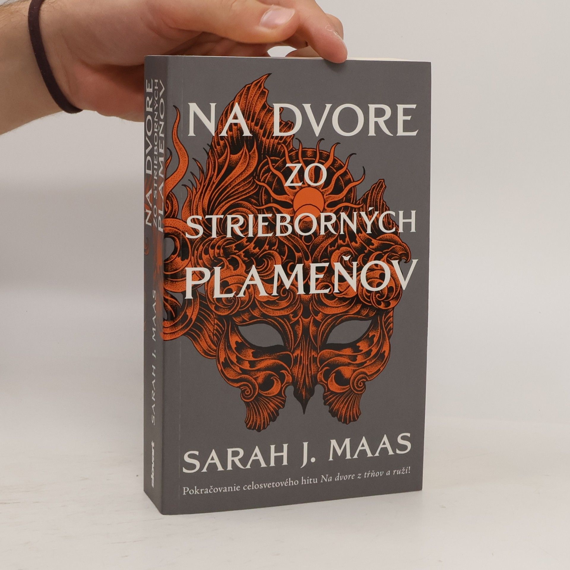 Sarah J. Maas Na dvore zo strieborných plameňov