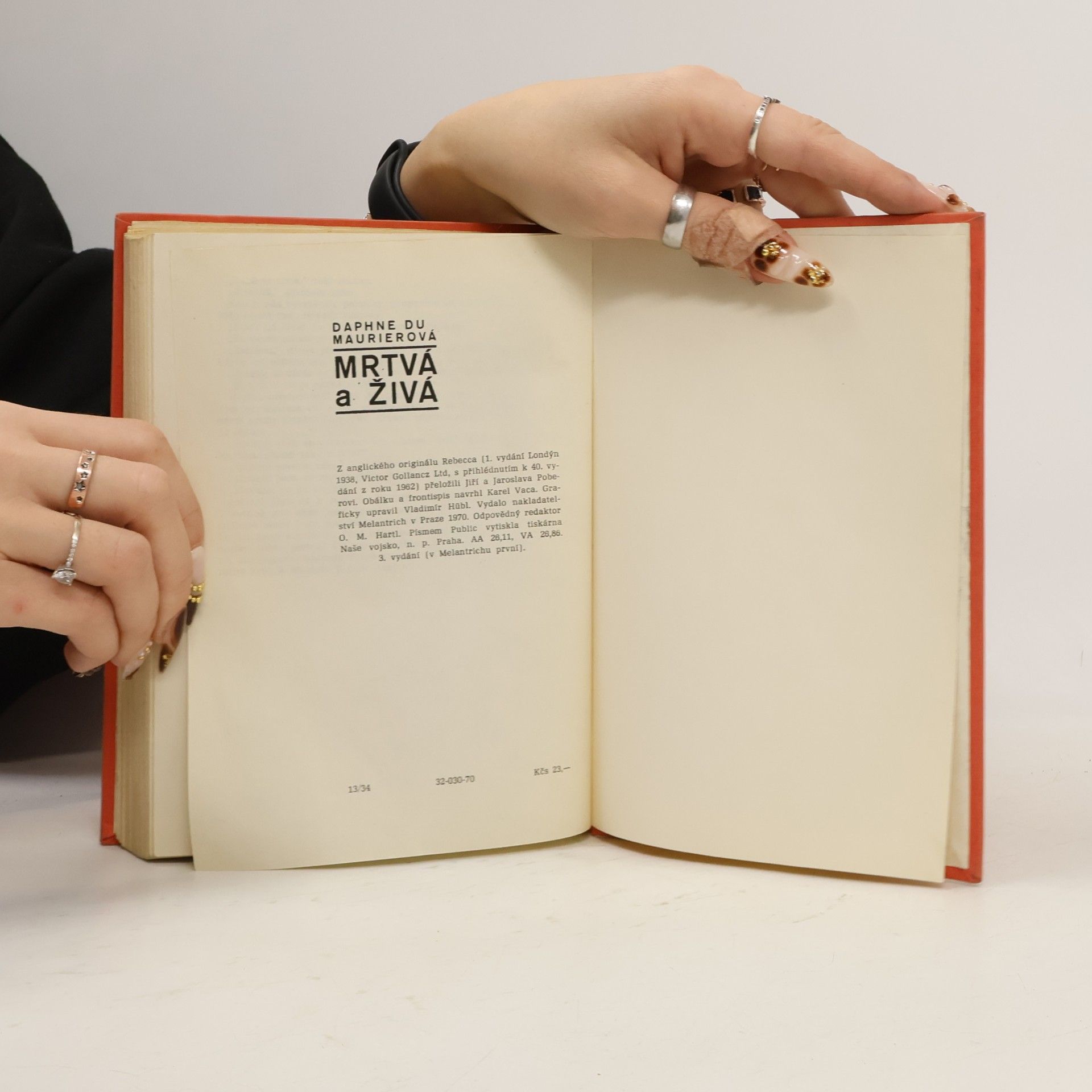 Daphne du Maurier Mrtvá a živá