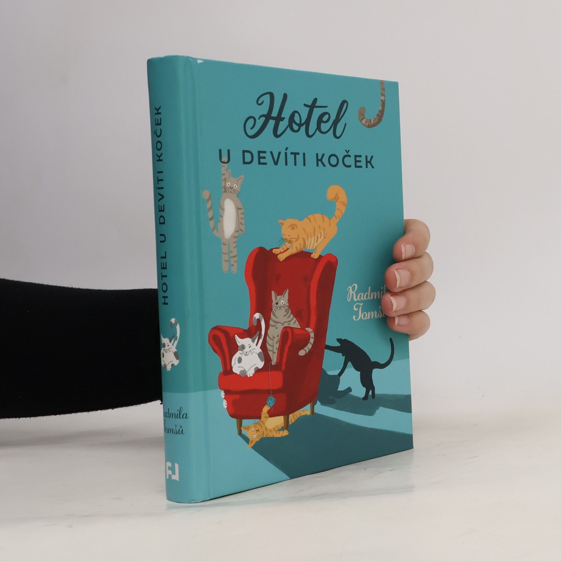 Hotel U devíti koček
