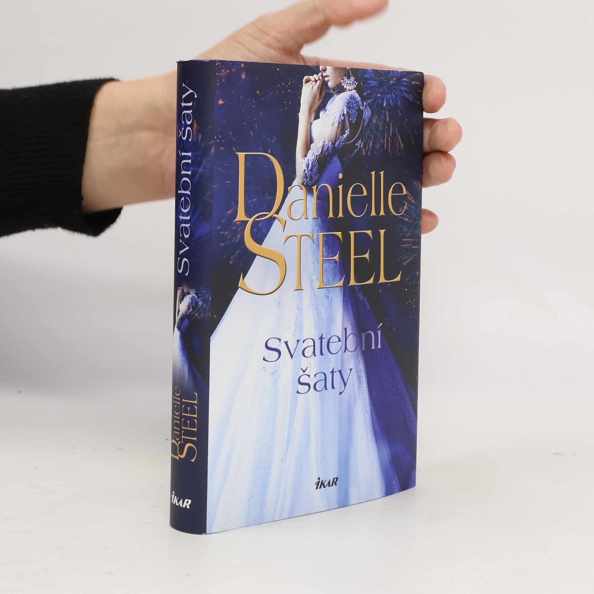 Danielle Steel Svatební šaty