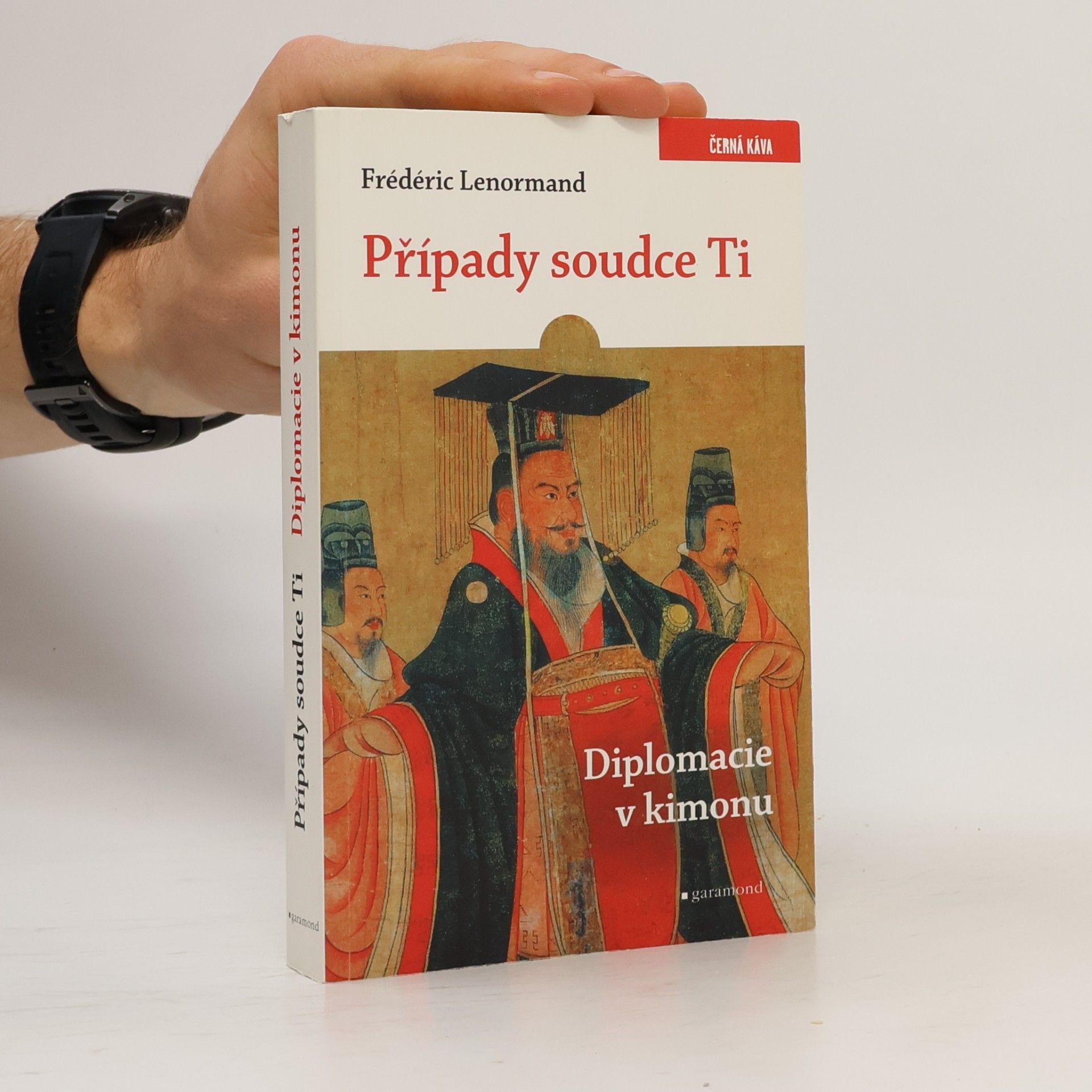 Případy soudce Ti. Diplomacie v kimonu