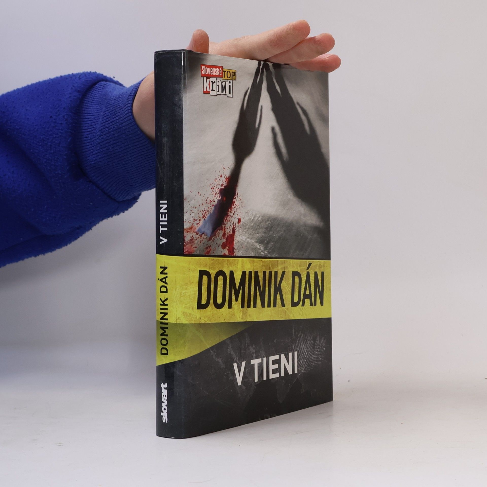 V tieni